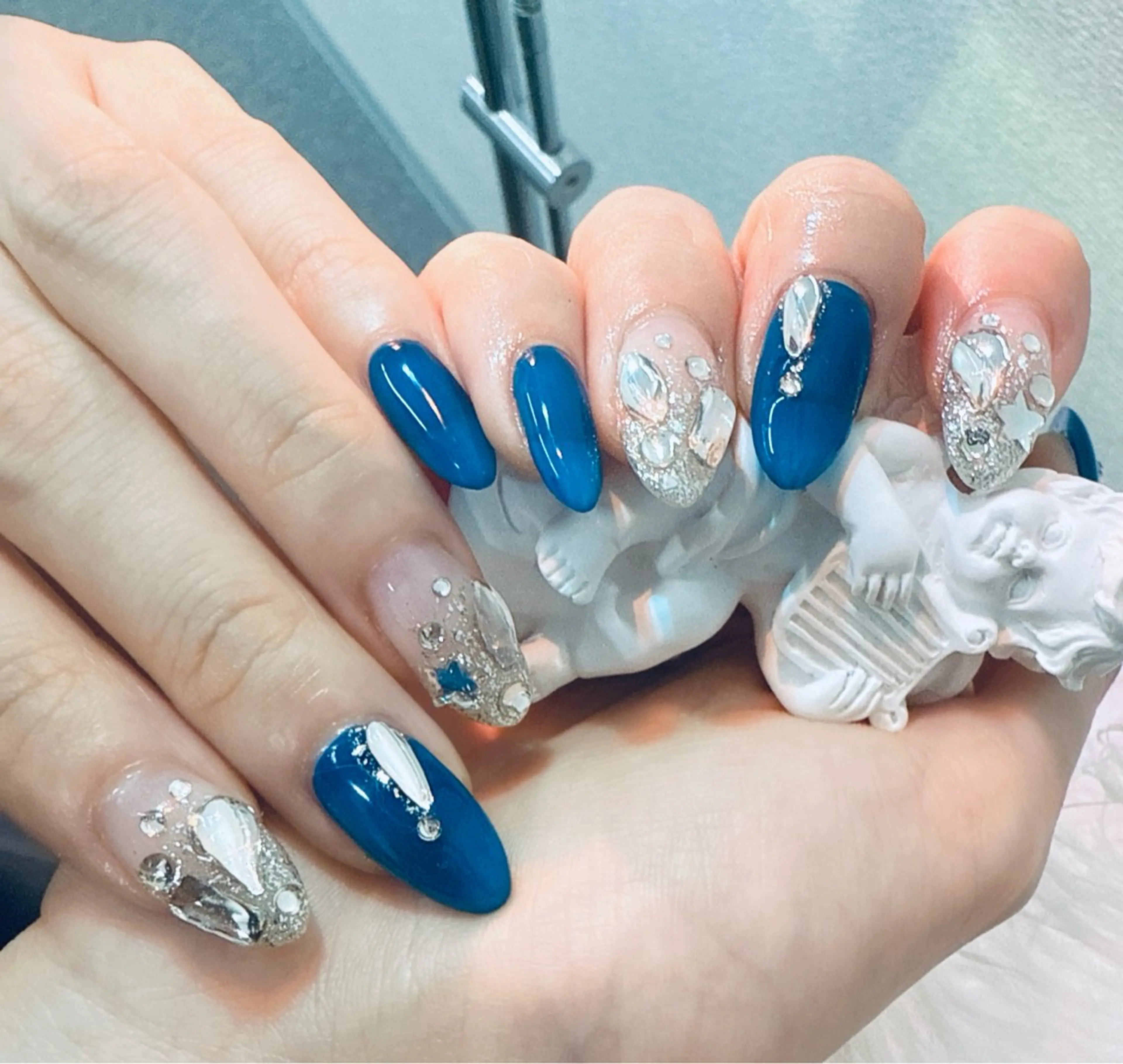 ネイル ハンドネイル グロー ネイルのネイルデザイン