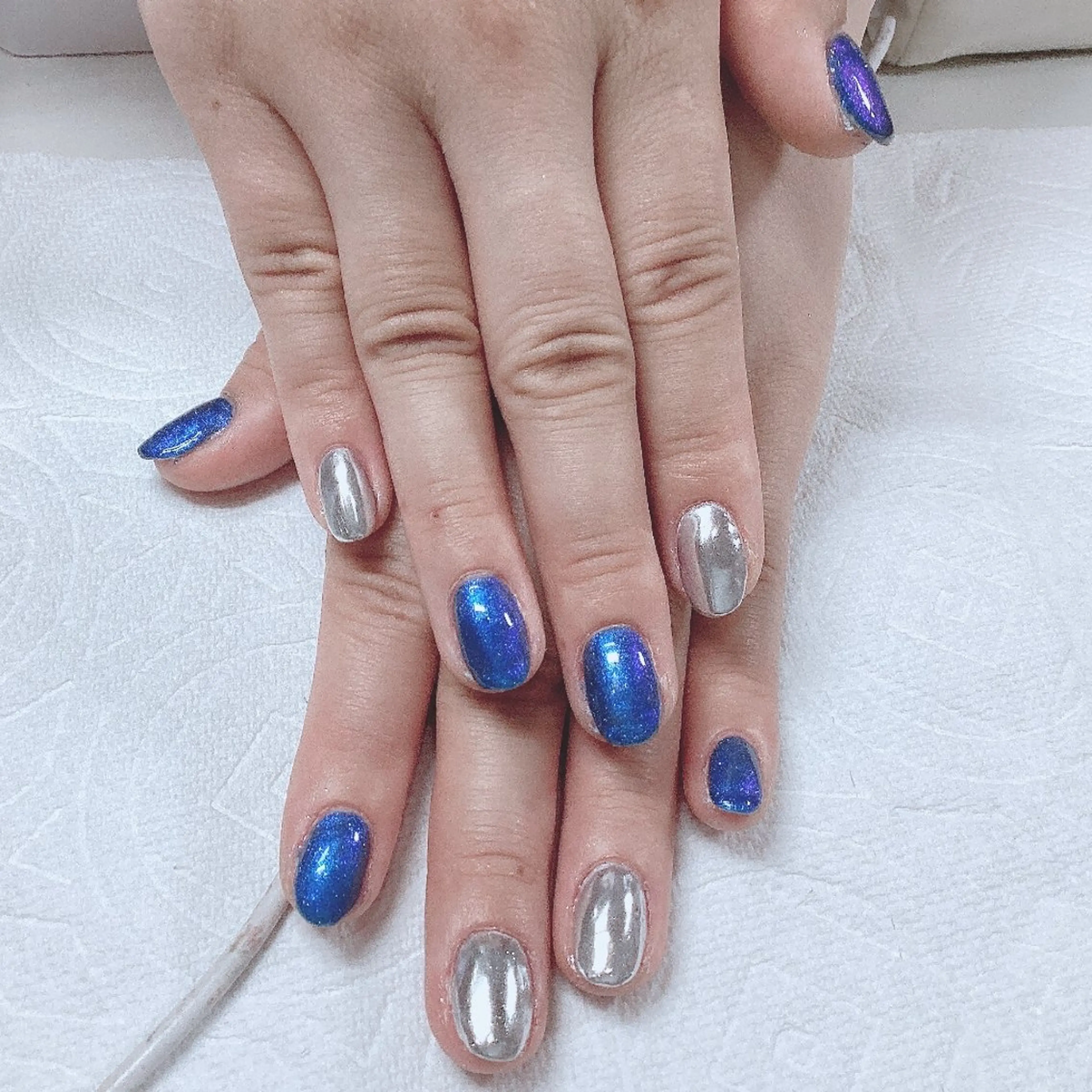 ネイル ブルー ミラーネイル シルバー ハンドネイル AGnail 富永  /オフ込みフィルインのネイルデザイン