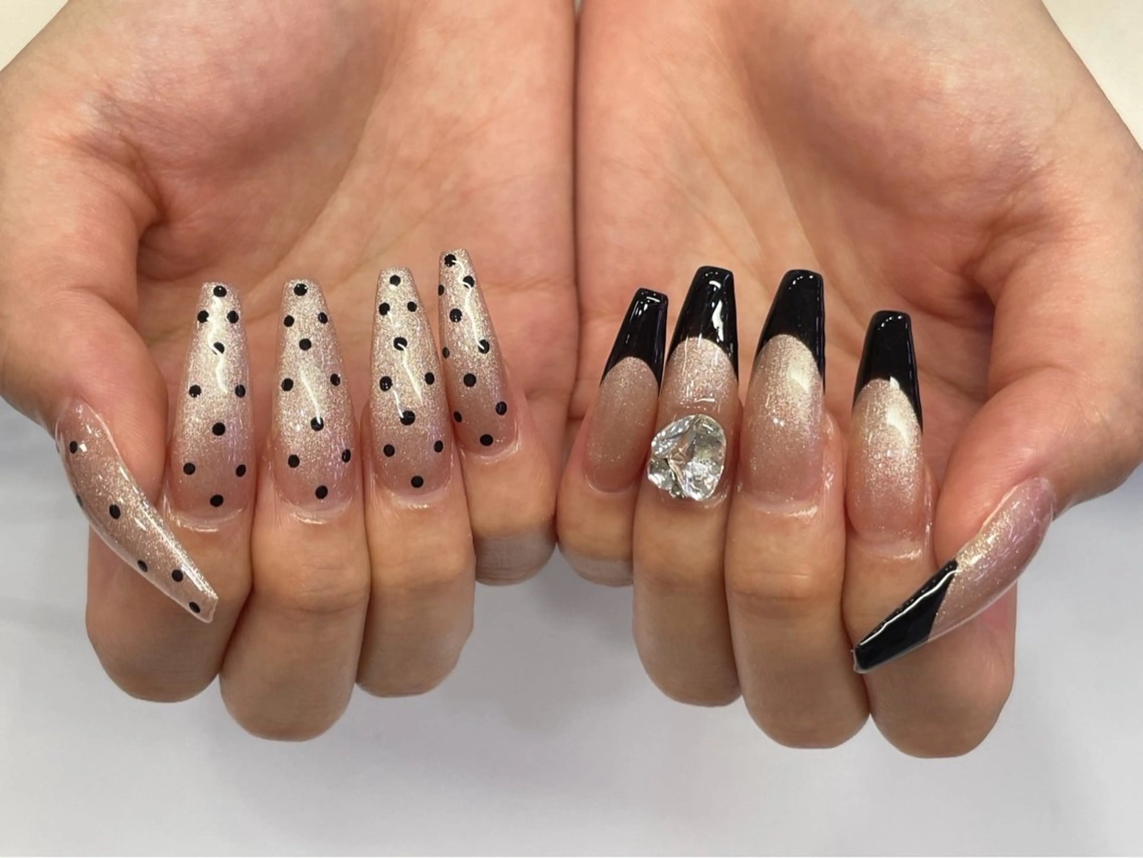 ネイル アートネイル オーロラネイル チークネイル 長さ出し フットネイル ハンドネイル ハンドケア Mio_ Noiranailのネイルデザイン