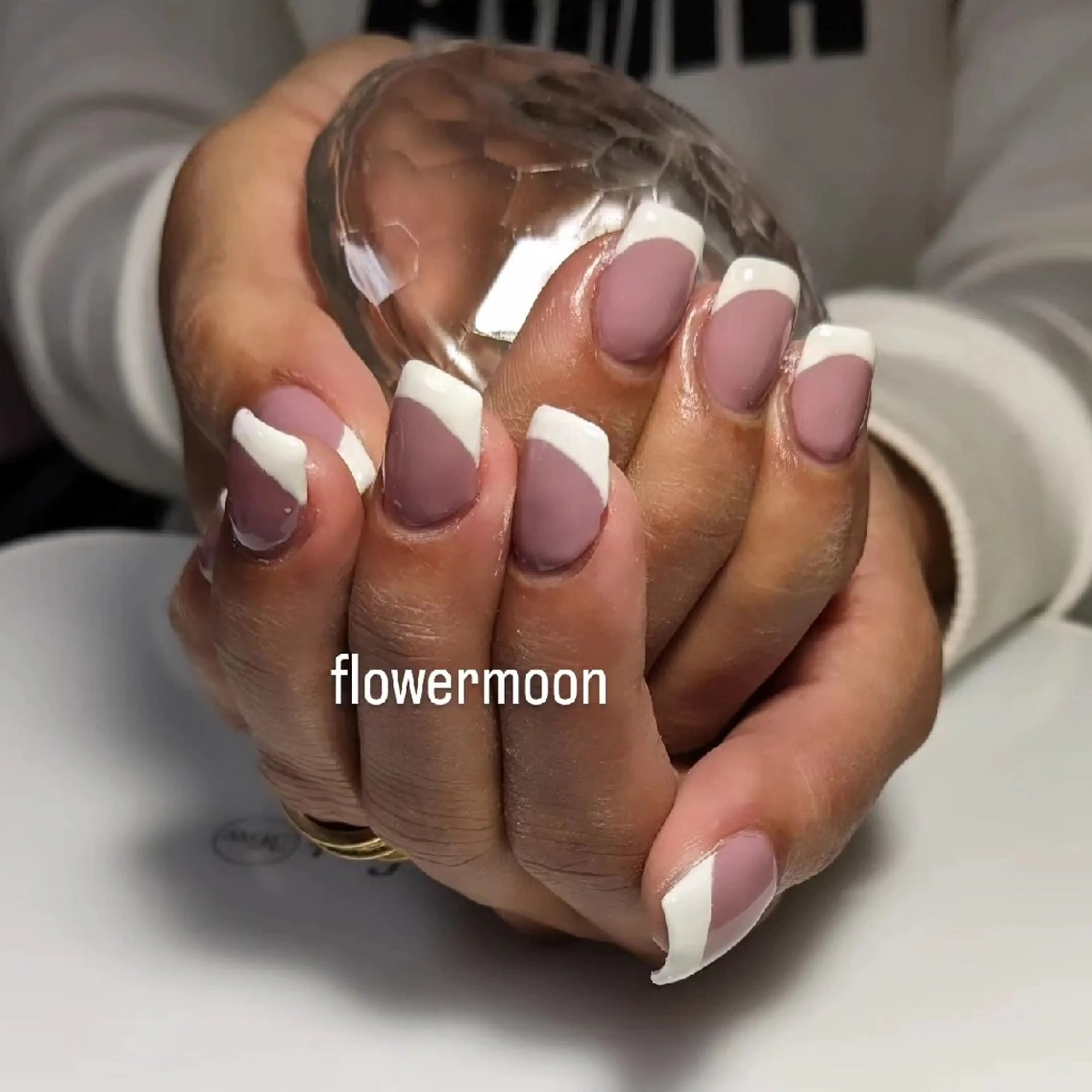 ネイル フレンチネイル フラワー ムーンのネイルデザイン