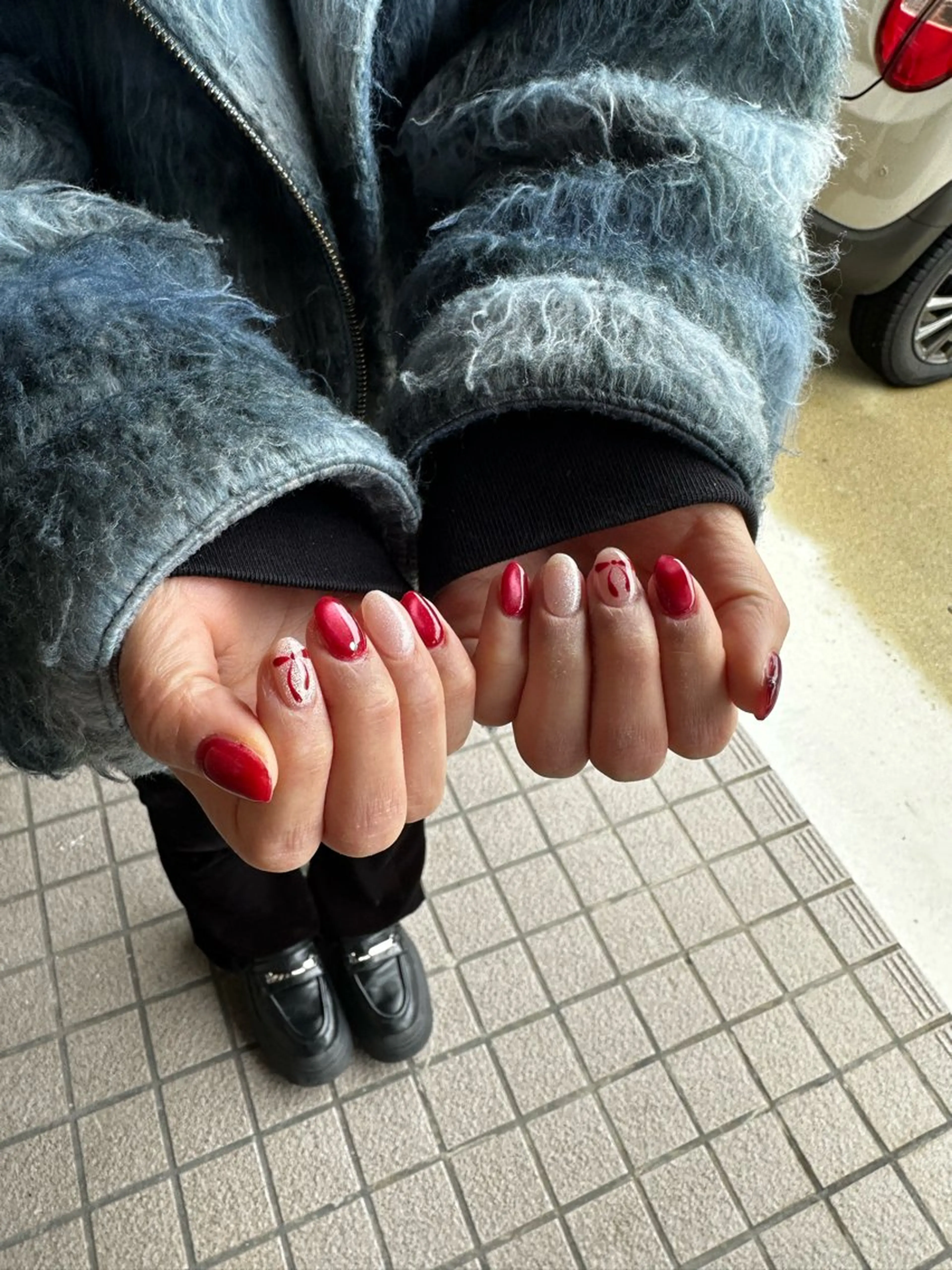 ネイル 赤色 リボン 冬ネイル クリスマス ハンドネイル Sawa ︎︎𓂃⟡.·のネイルデザイン