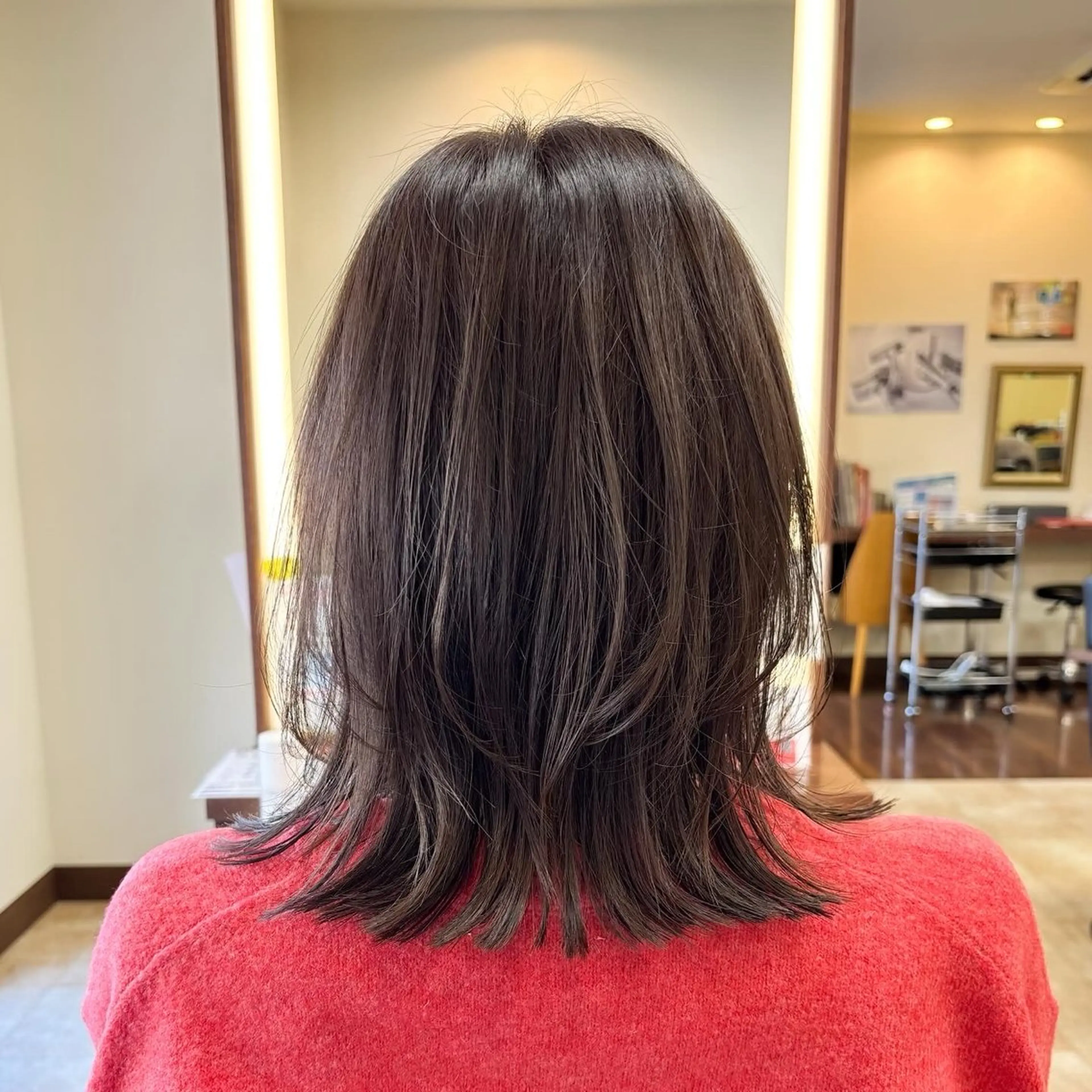 ミディアム くびれヘア レイヤーカット 大知 眞子のヘアスタイル