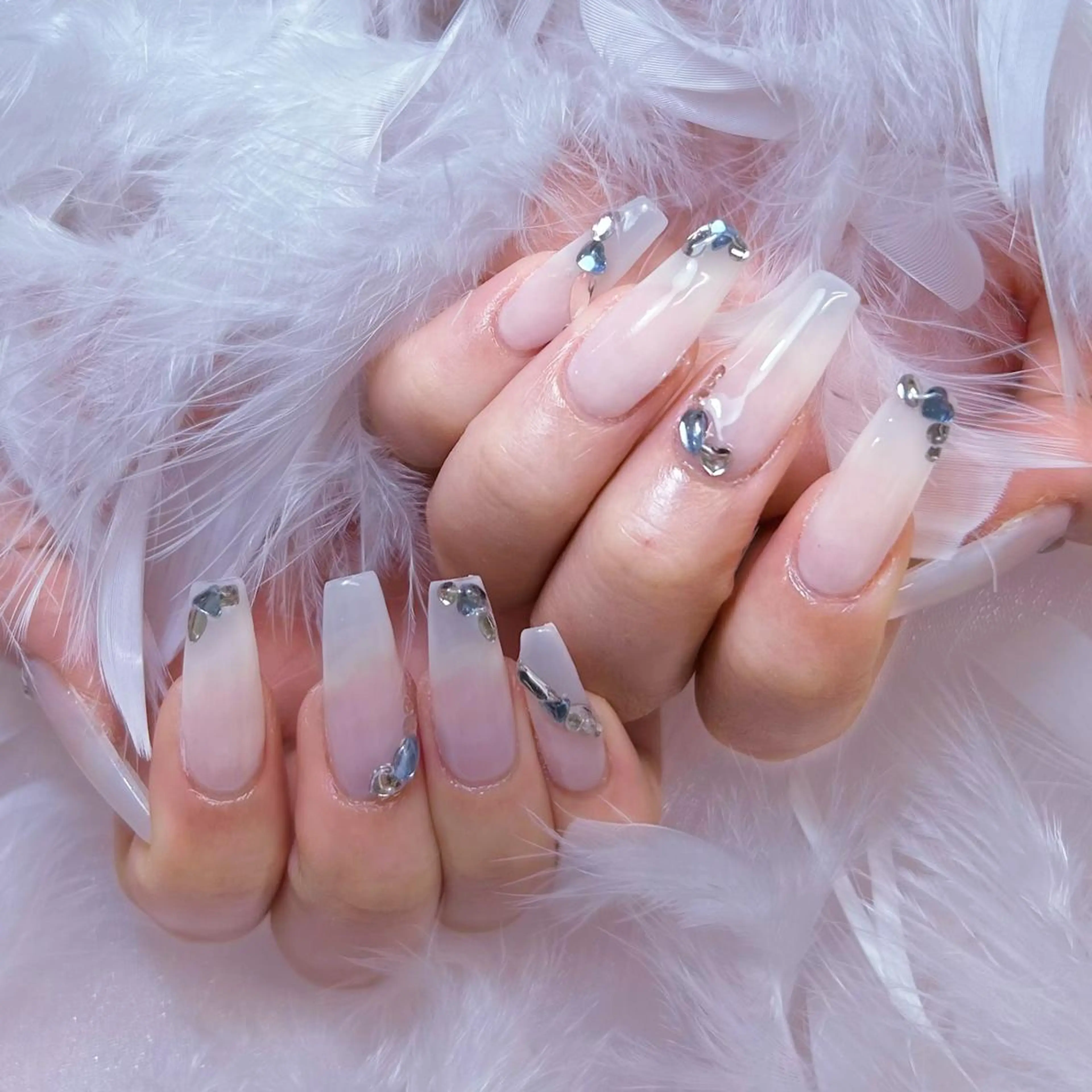 ネイル アートネイル オーロラネイル ガーリー キラキラネイル 韓国ネイル ハンドネイル リナ 💅のネイルデザイン