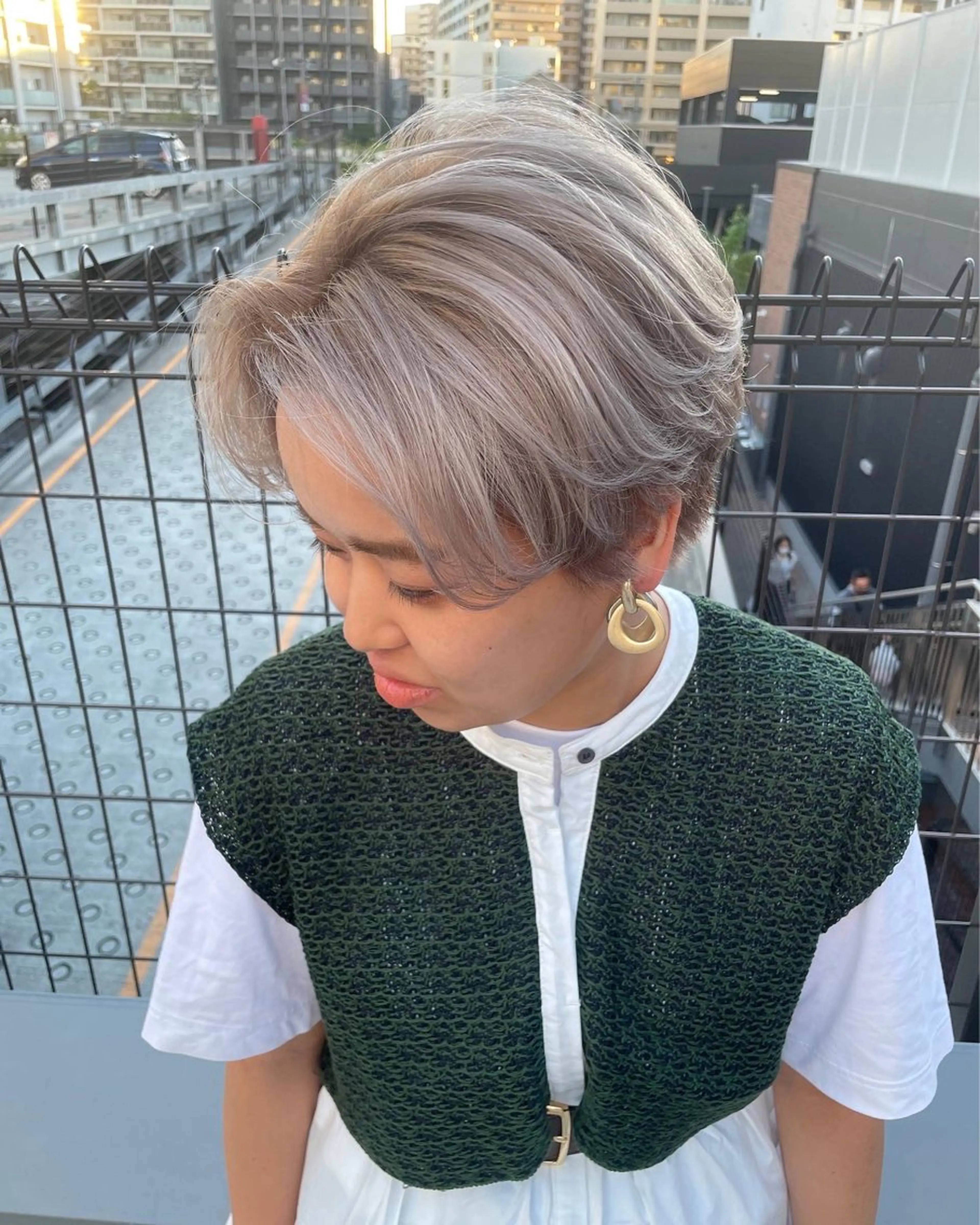 ショート カラー メンズ ベージュカラー ホワイトベージュ メンズヘア特化 崎田 成人のヘアスタイル