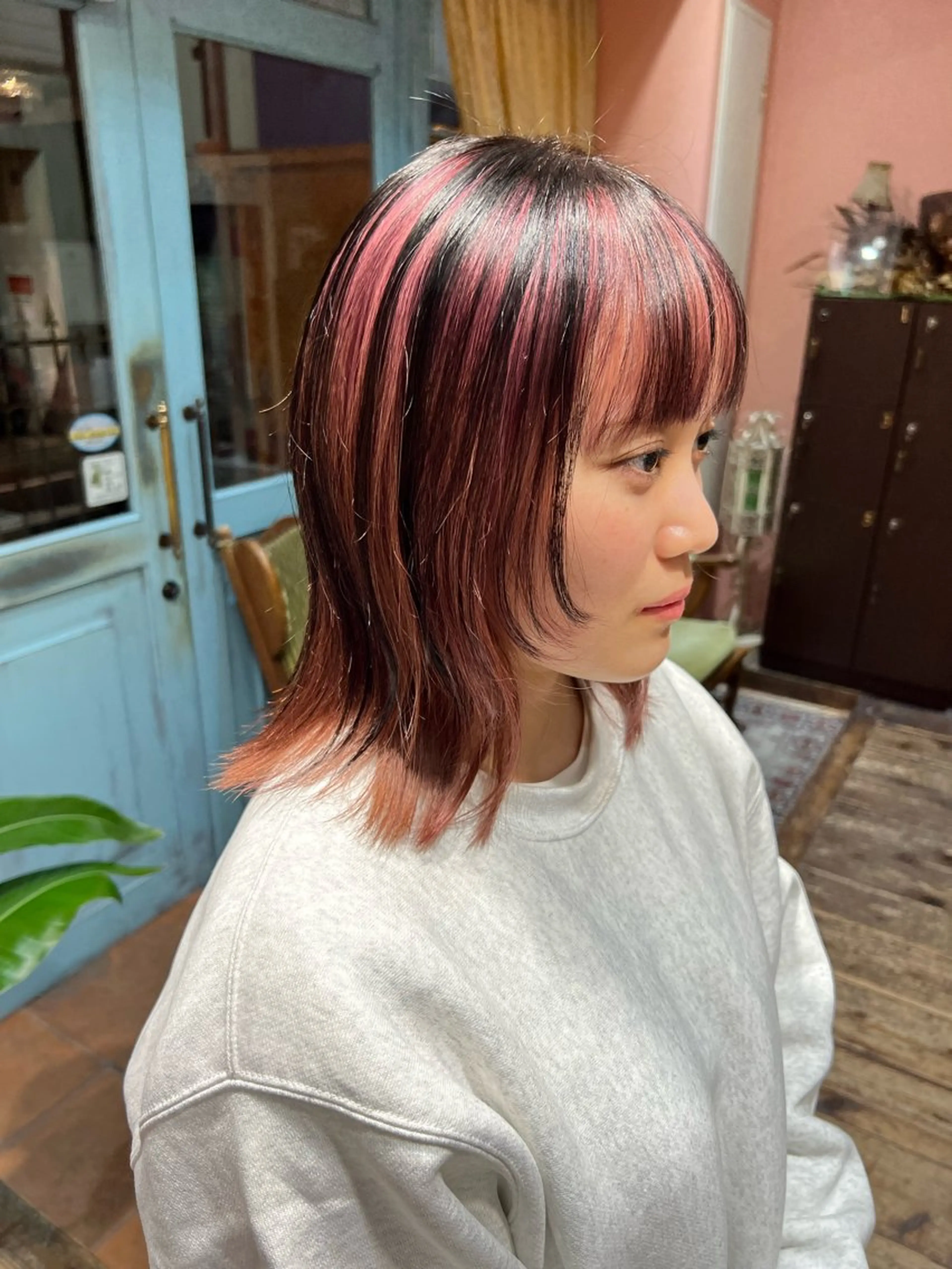 ミディアム カラー 顔まわりレイヤー レイヤーカット PON　ハイトーン ショートカット心斎橋のヘアスタイル