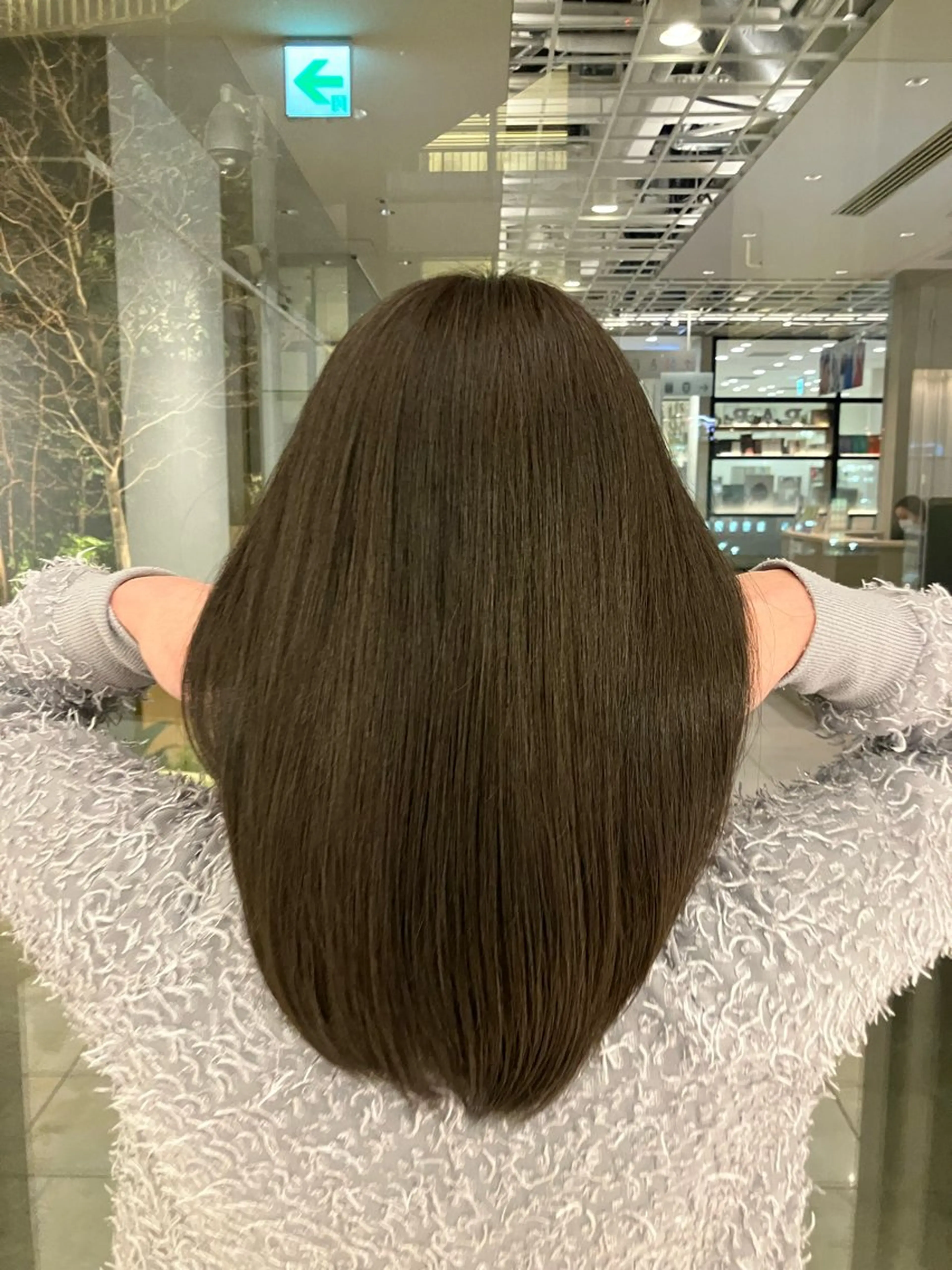ミディアム カラー 透明感カラー オリーブカラー 山縣 稚子のヘアスタイル