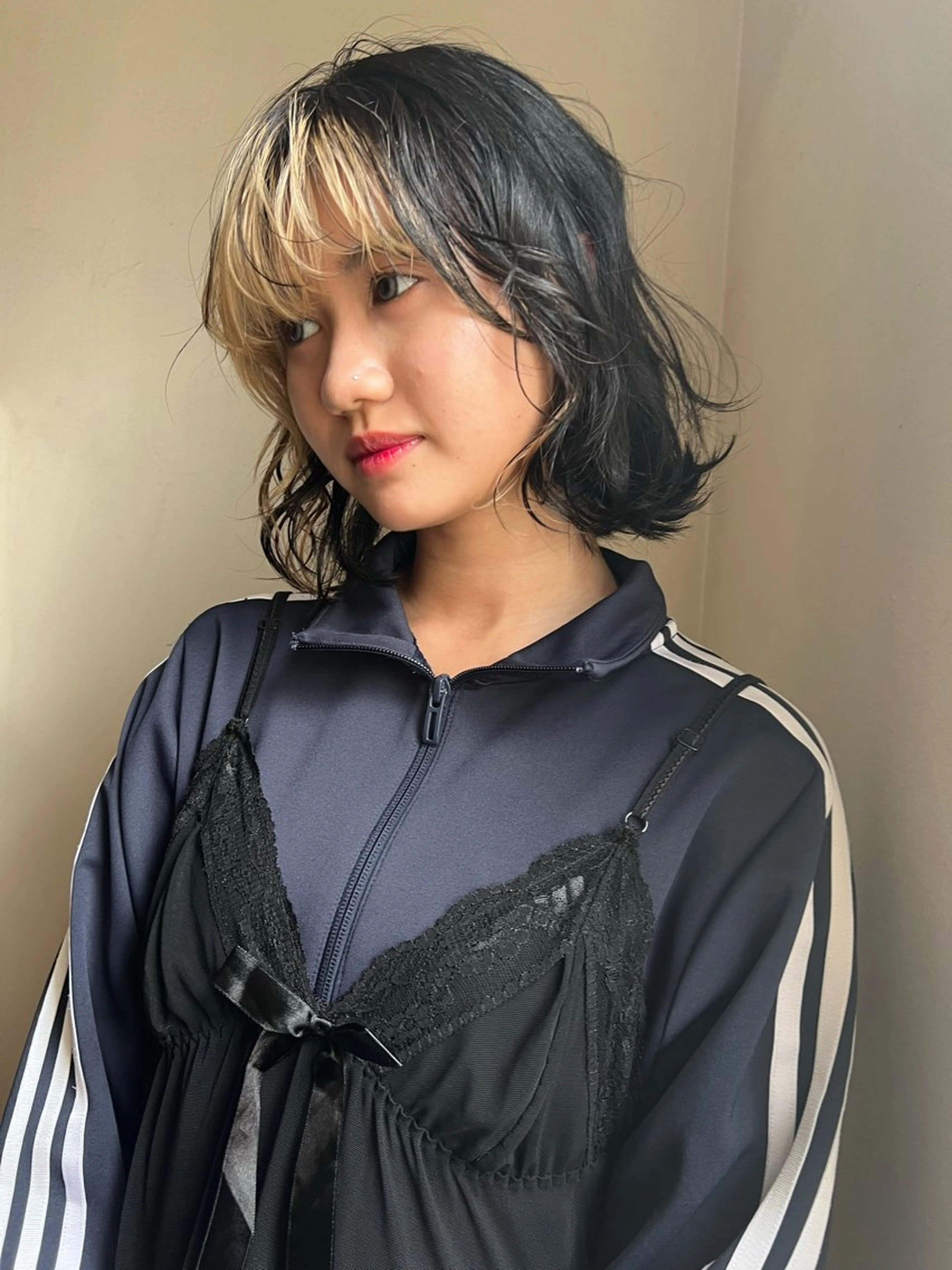 ミディアム カット ヘアカラー トリートメント 東のりか/ハイトーン ブリーチカラー/ボブのヘアスタイル