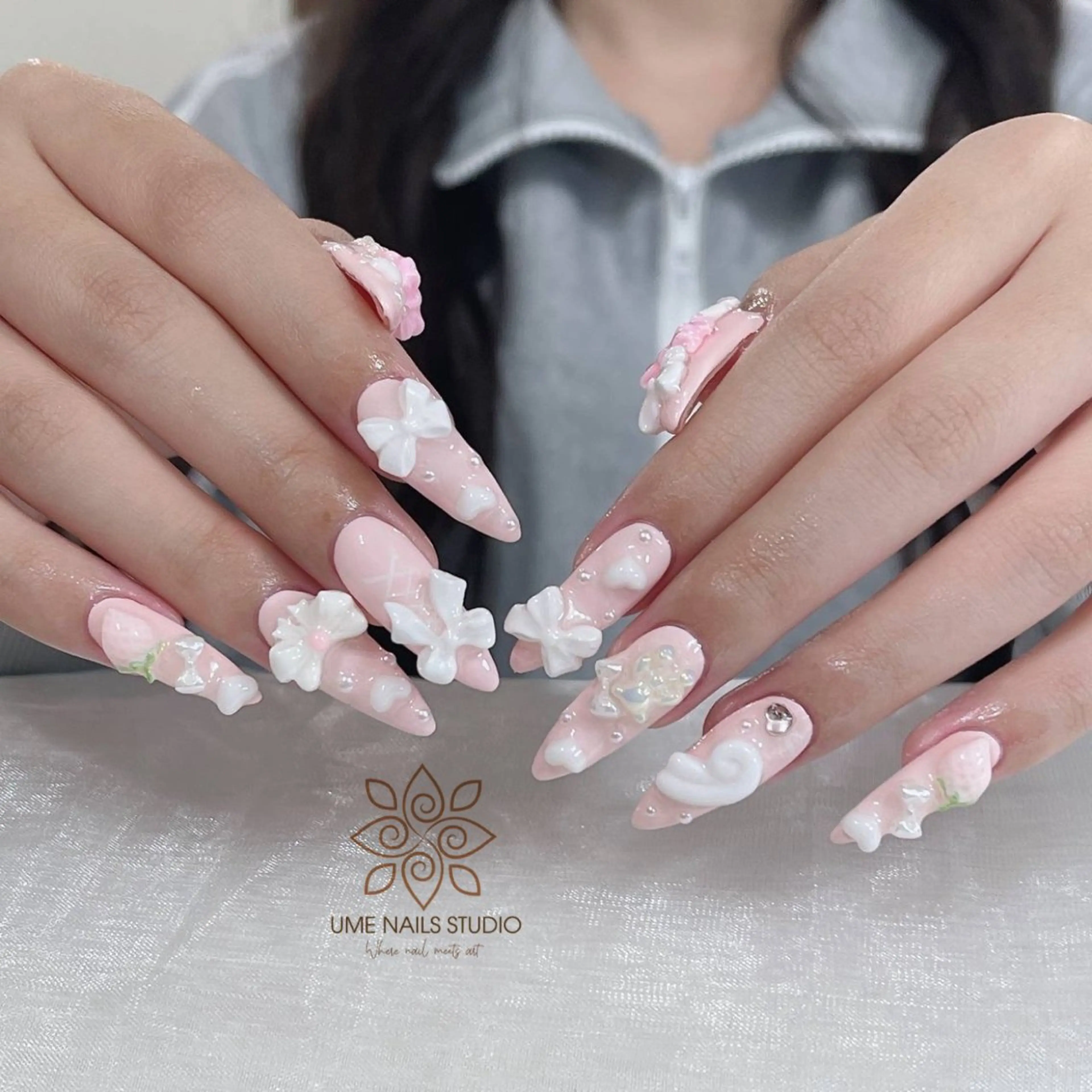 ネイル チークネイル クリアネイル ガーリー キラキラネイル 韓国ネイル Ume Nail Studioのネイルデザイン