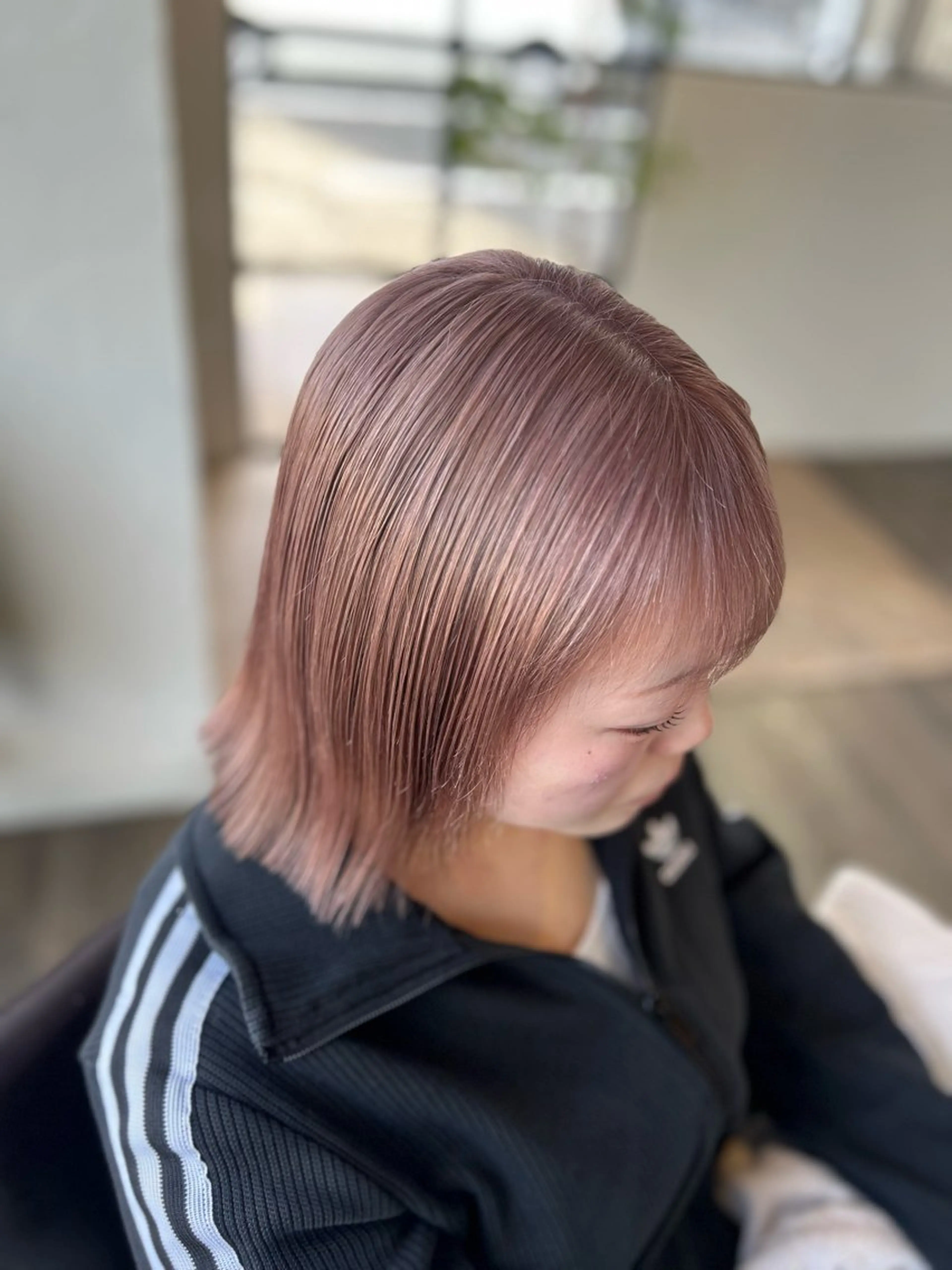 ミディアム カラー ハイトーンカラー ピンクカラー カット ヘアカラー 井上 花音のヘアスタイル