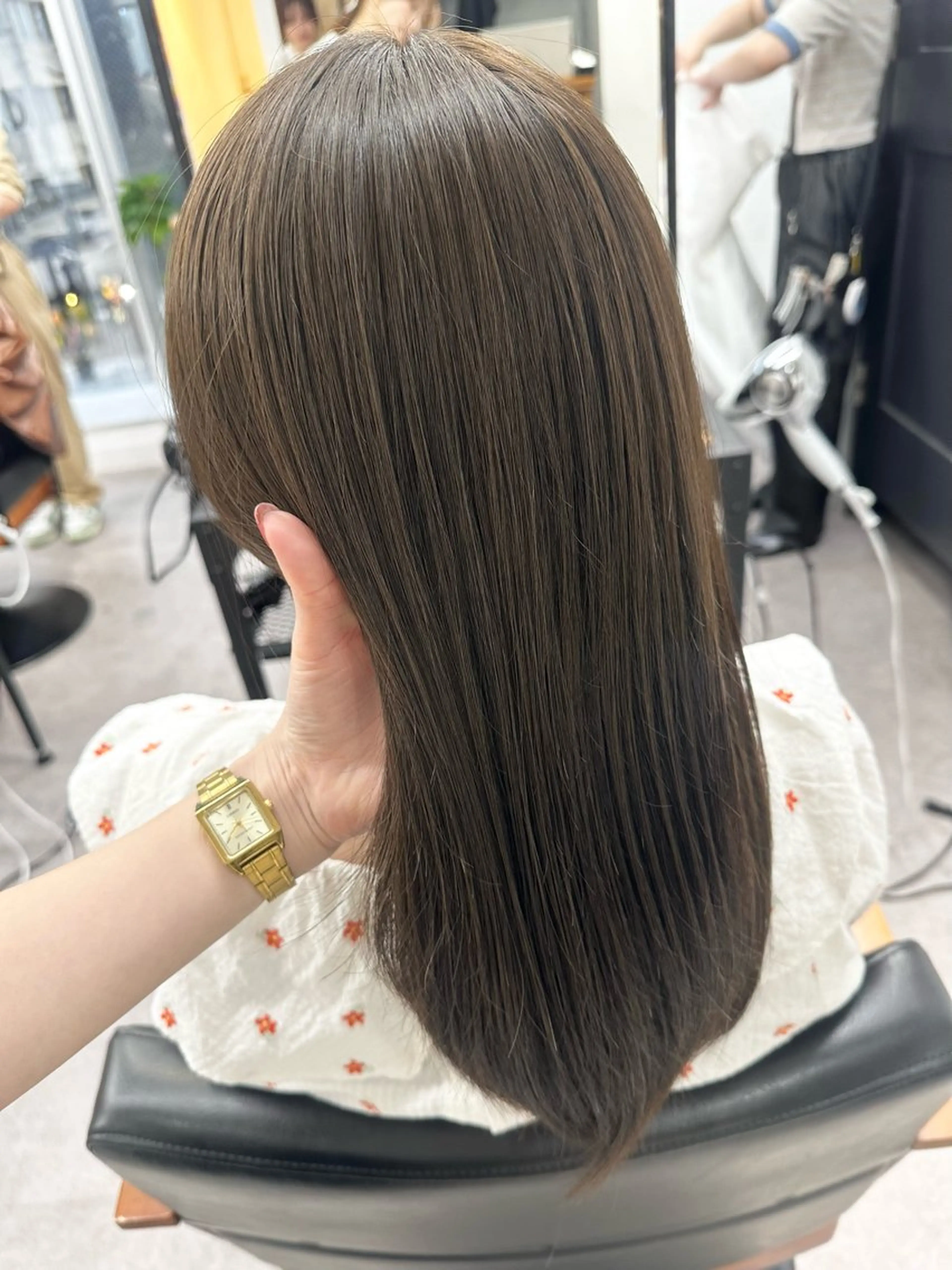 ミディアム カラー パーマ ヘアアレンジ メンズ キッズ 骨格レイヤーカット 🌿美髪縮毛矯正のヘアスタイル