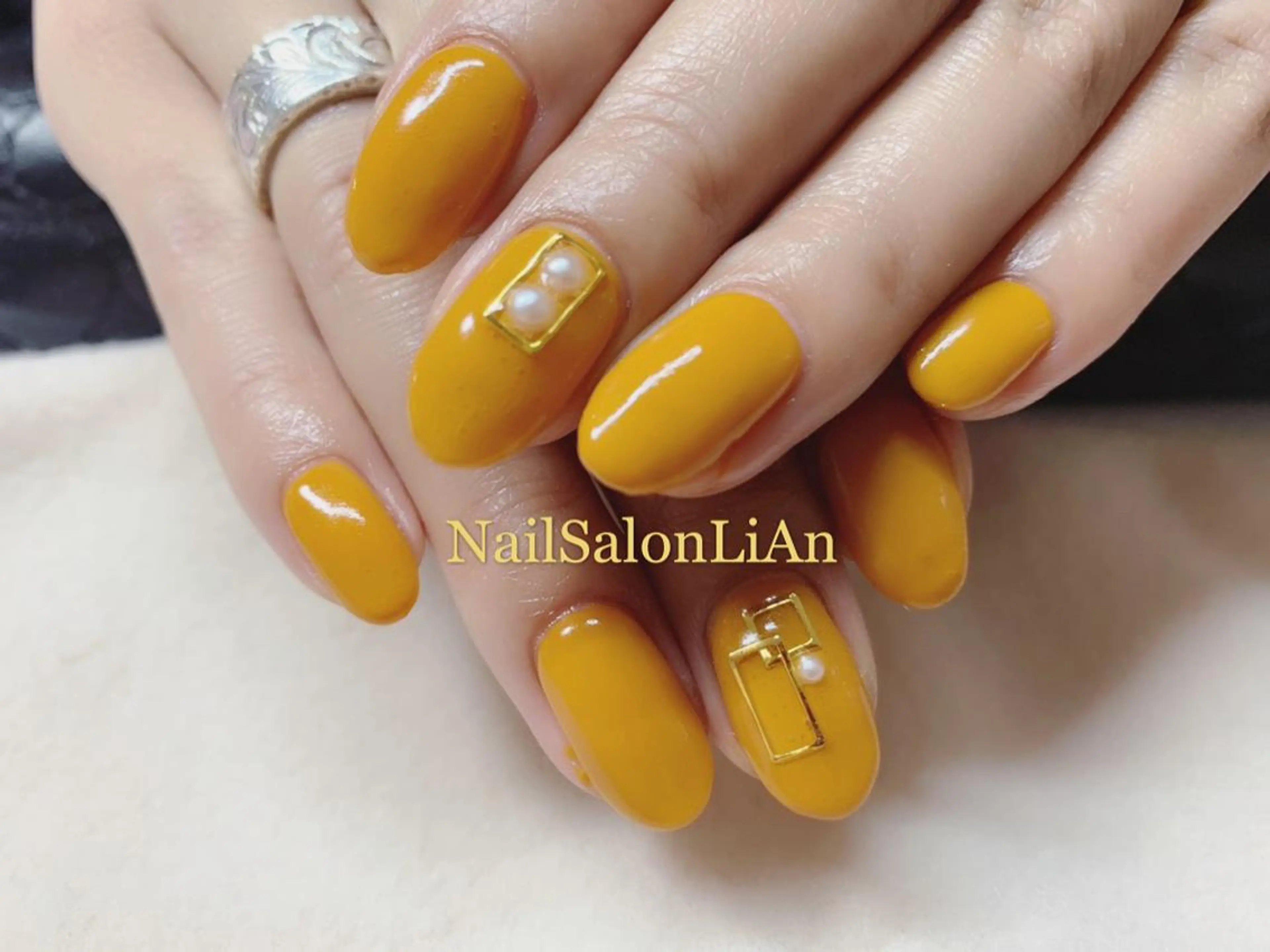 ネイル シンプルネイル ストーンネイル NailSalon LiAnのネイルデザイン