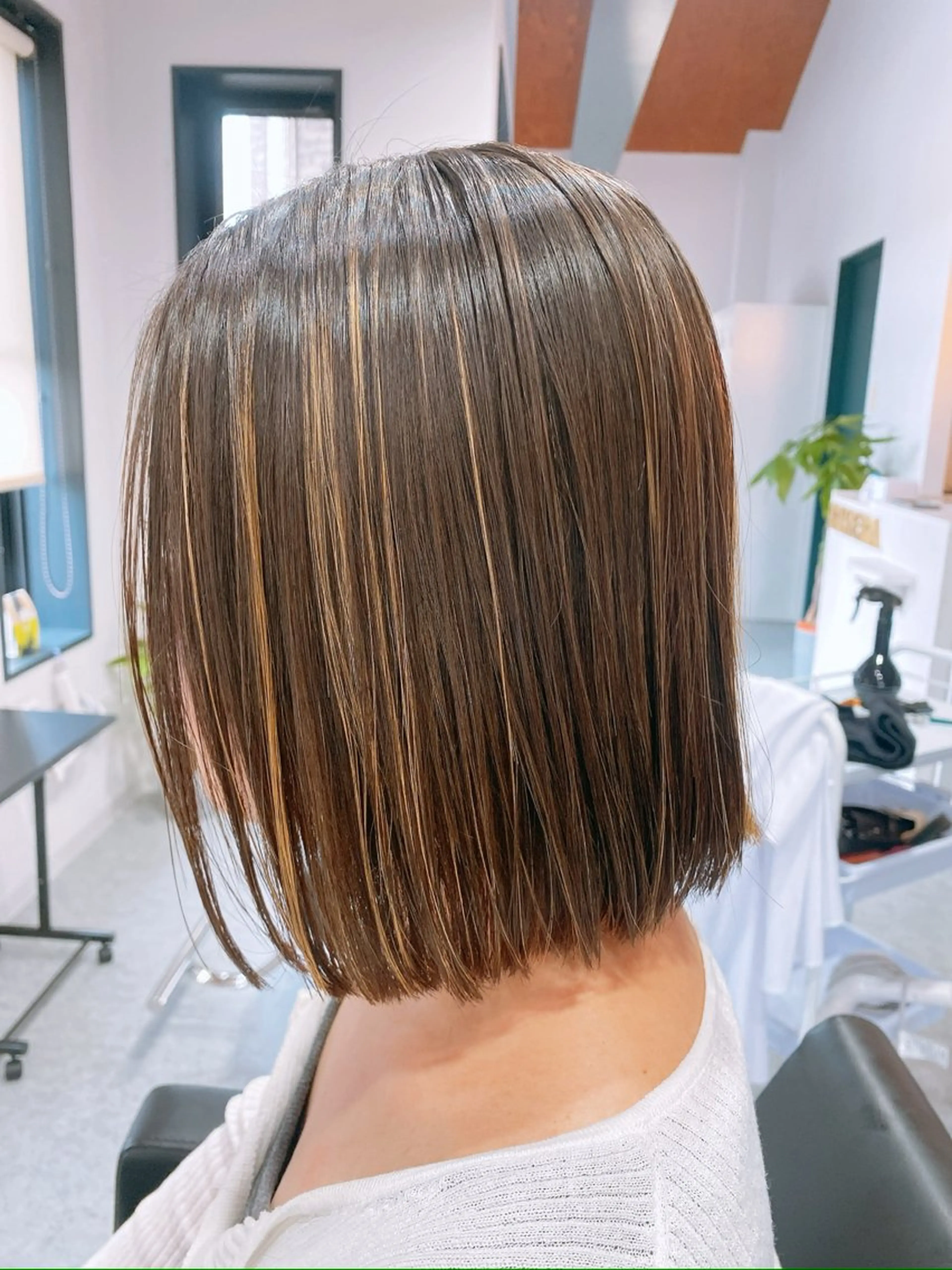 ショート ヘアカラー 土本 定ニのヘアスタイル