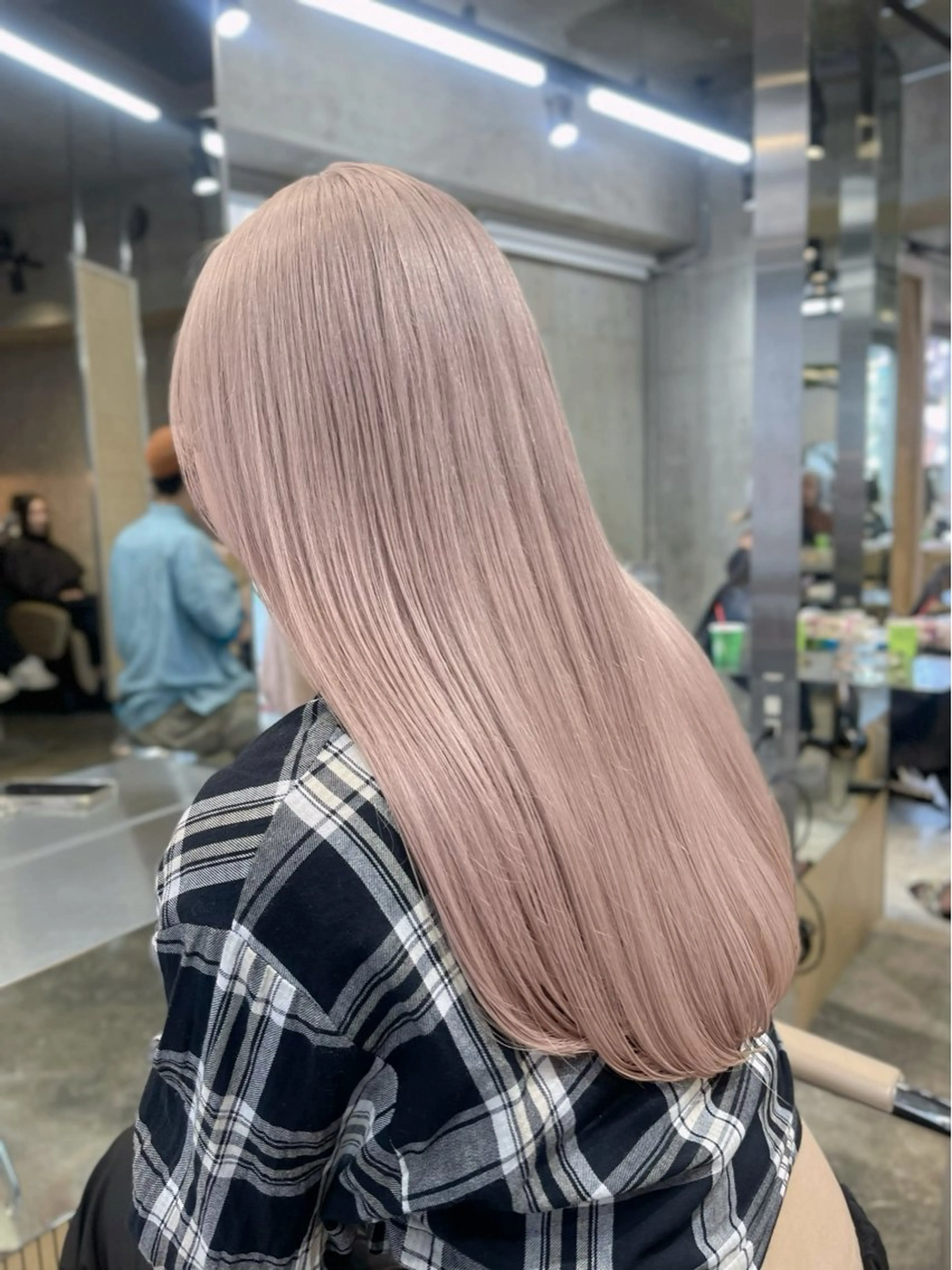 ロング カラー ⭐ハイトーンブリーチ ミルクティーピンクのヘアスタイル