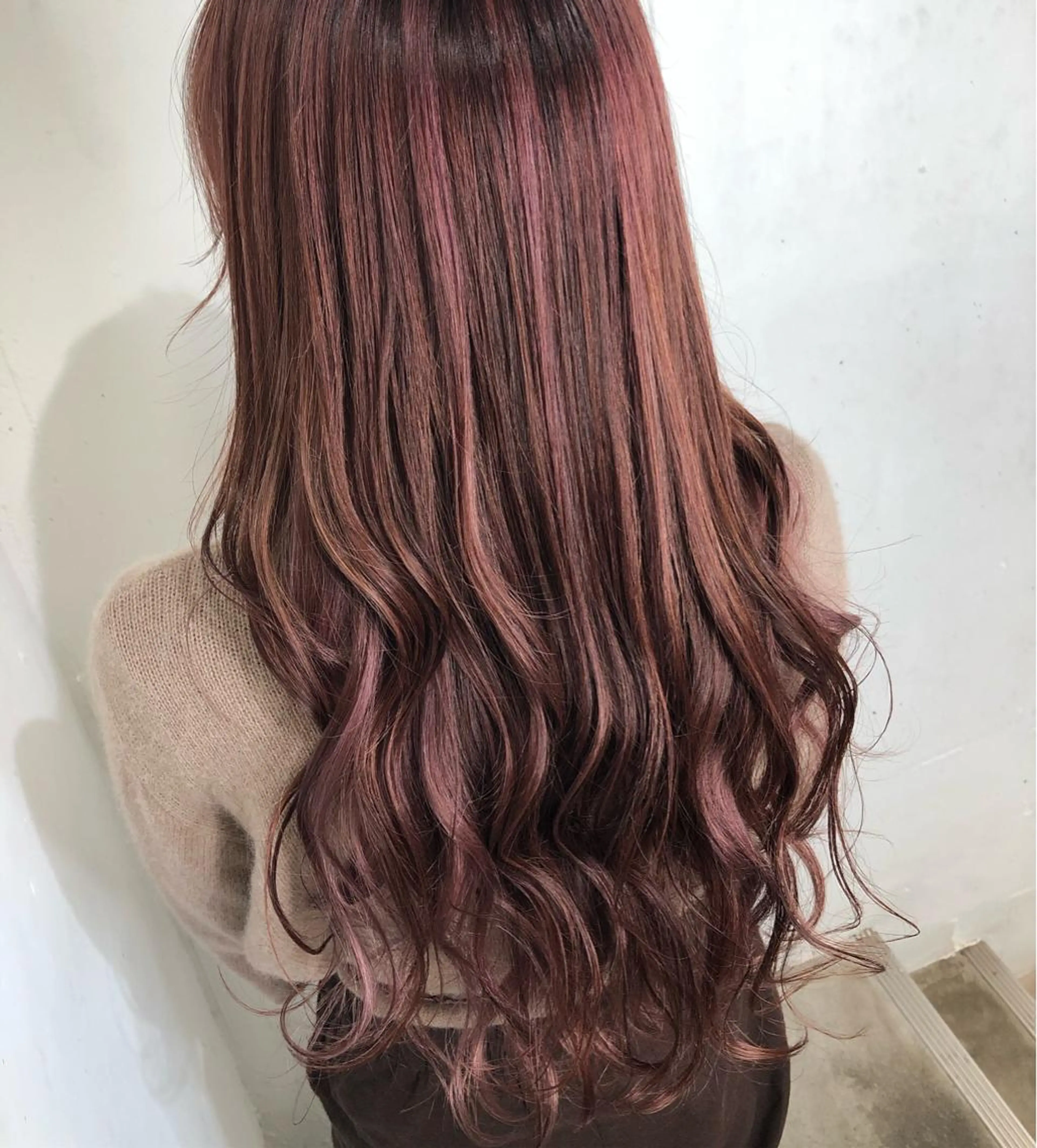 ロング カラー パーマ ヘアアレンジ ハイライトカラー ハイライト 八巻 晴香のヘアスタイル