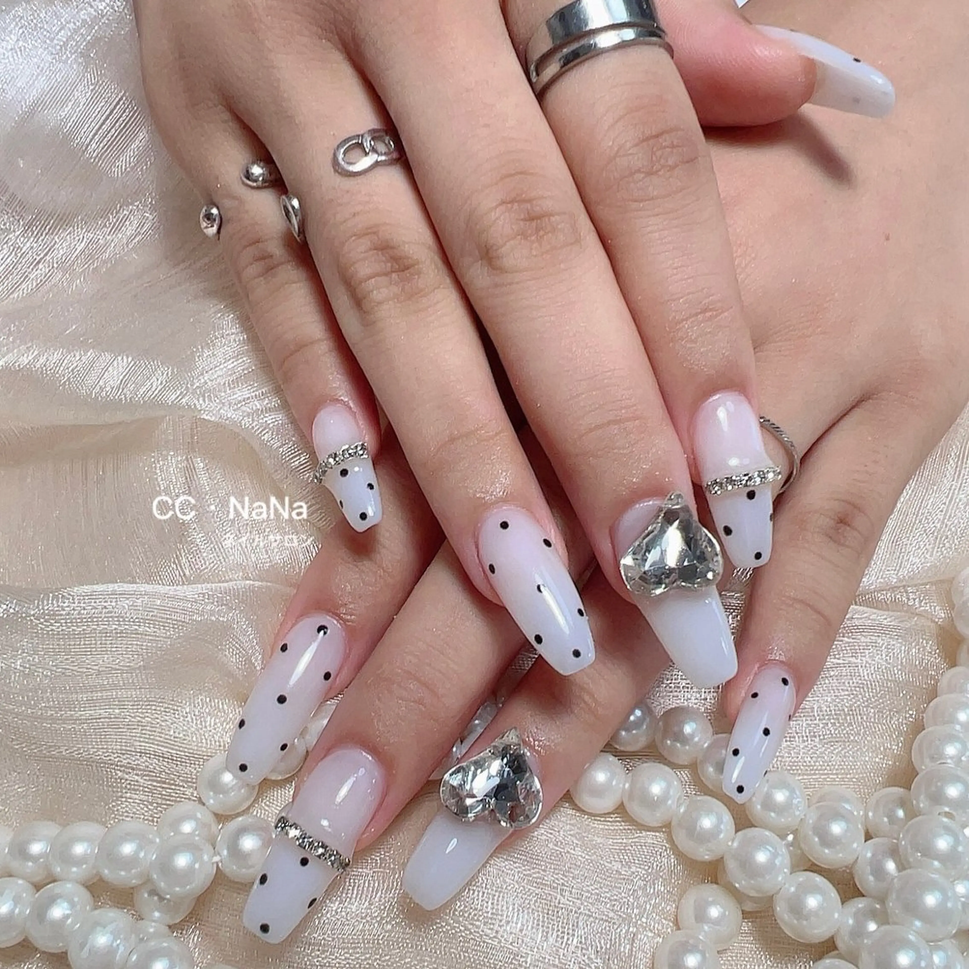 ネイル チークネイル フラッシュネイル ハート キラキラネイル 韓国ネイル ハンドネイル 💎CC・NaNa 韓国風ネイル🌙Cのネイルデザイン