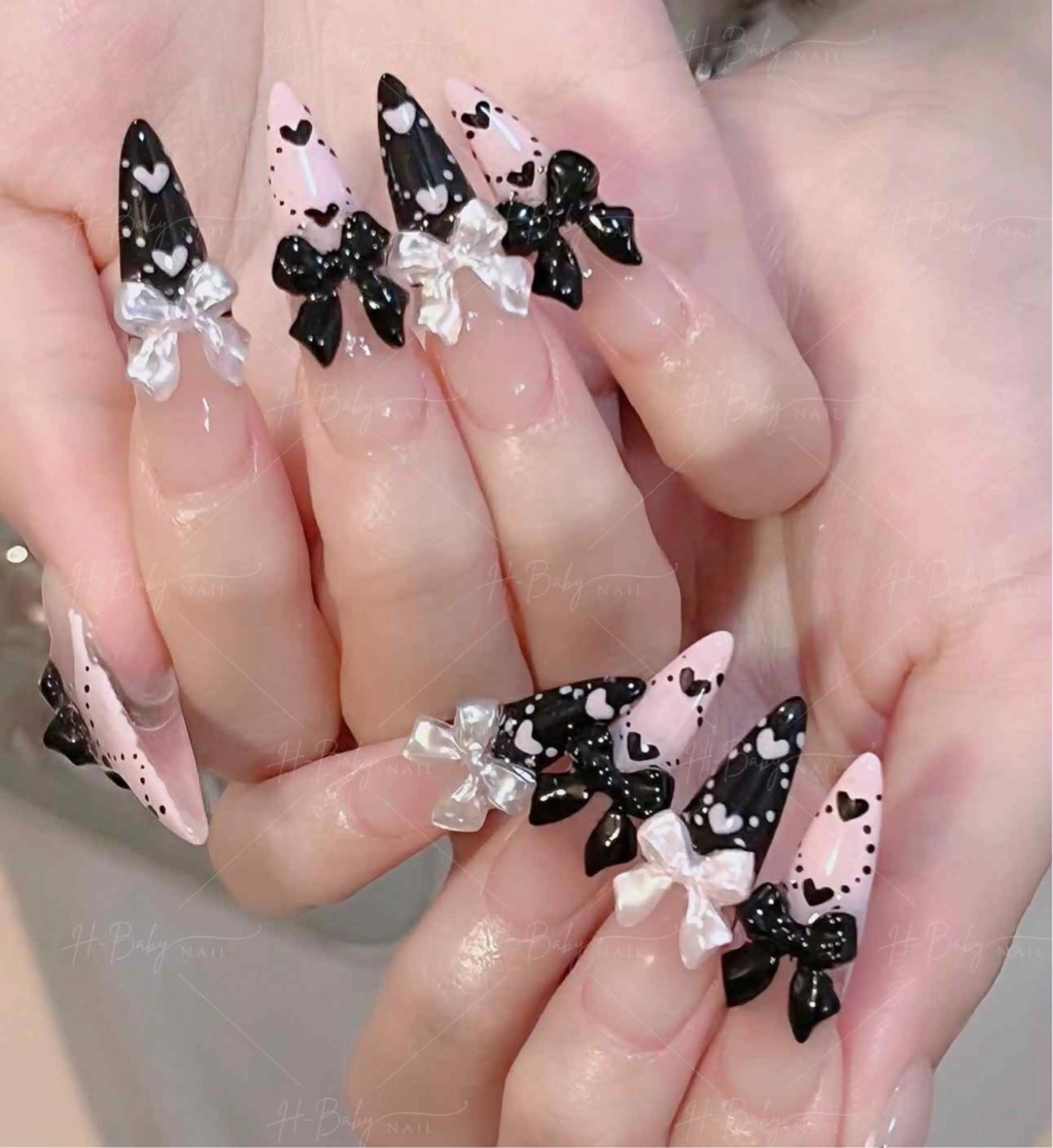 ネイル フレンチネイル ジェルネイル ガラスフレンチ ハロウィン ハート H.baby Nail Salonのネイルデザイン