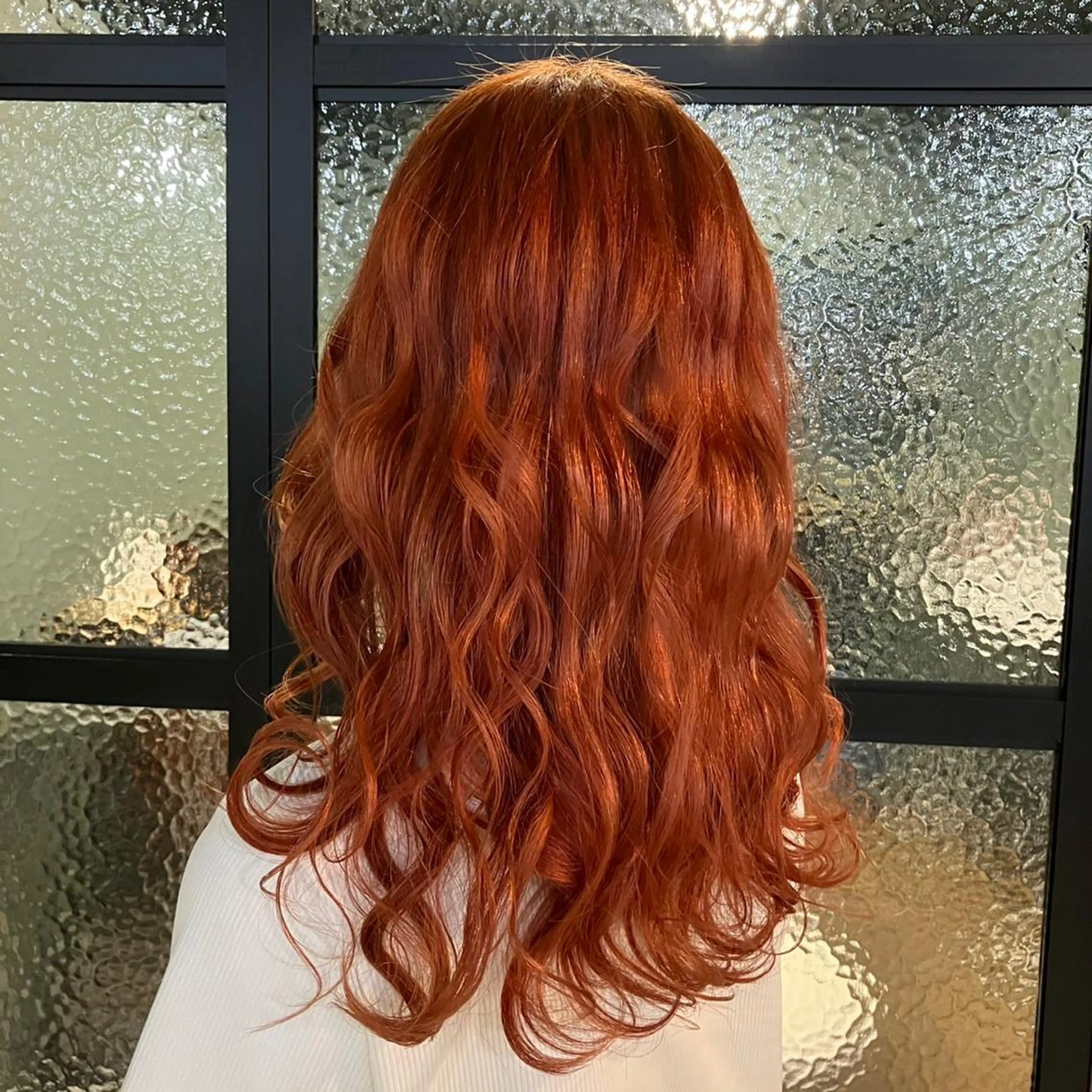 セミロング カラー ブリーチ アリーマーケットリル 小林将士のヘアスタイル