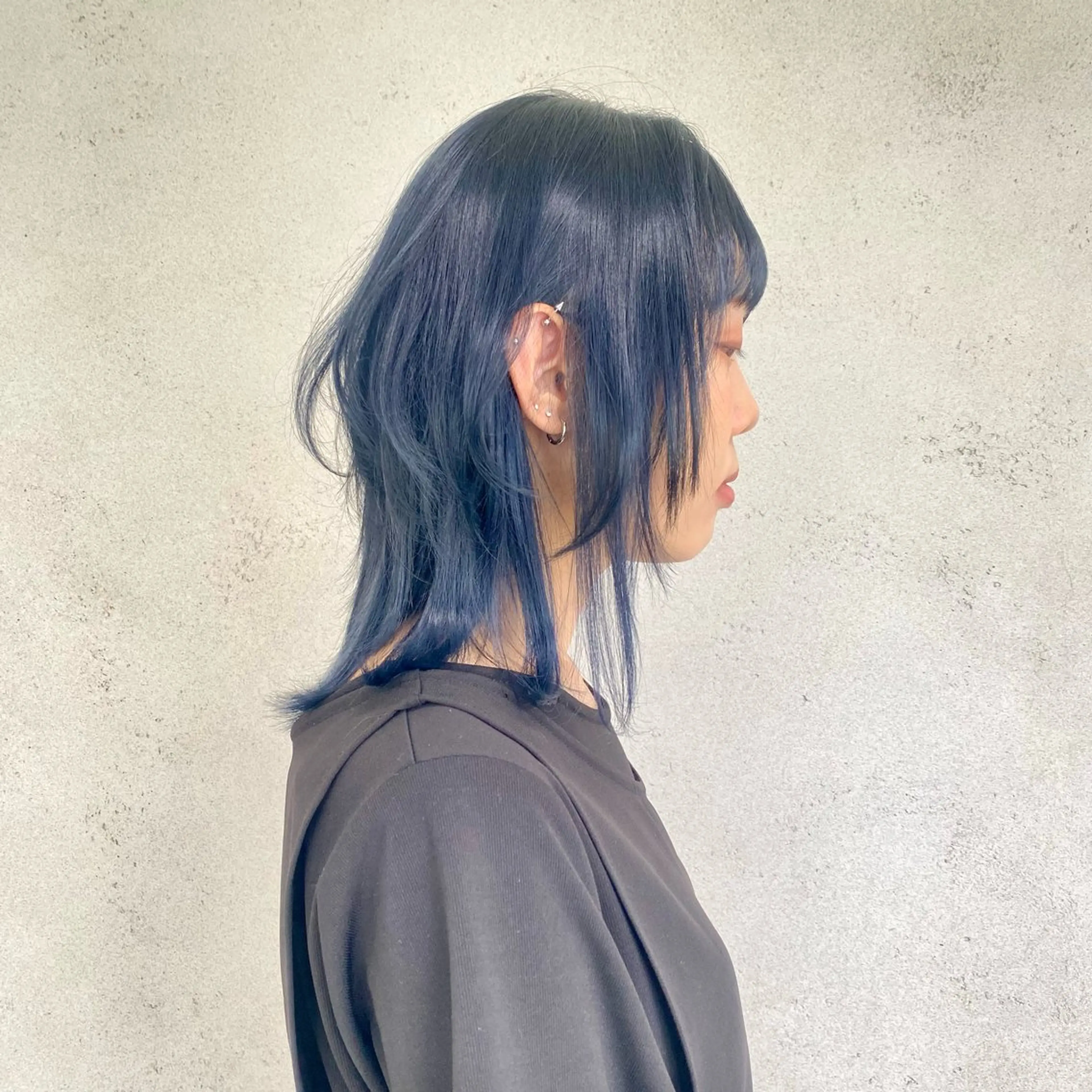 ミディアム カラー アディクシーカラー ベージュカラー ブリーチ ブルーカラー ケアブリーチ カット ヘアカラー トリートメント 脱!黒髪 ダブルカラー【上野】のヘアスタイル