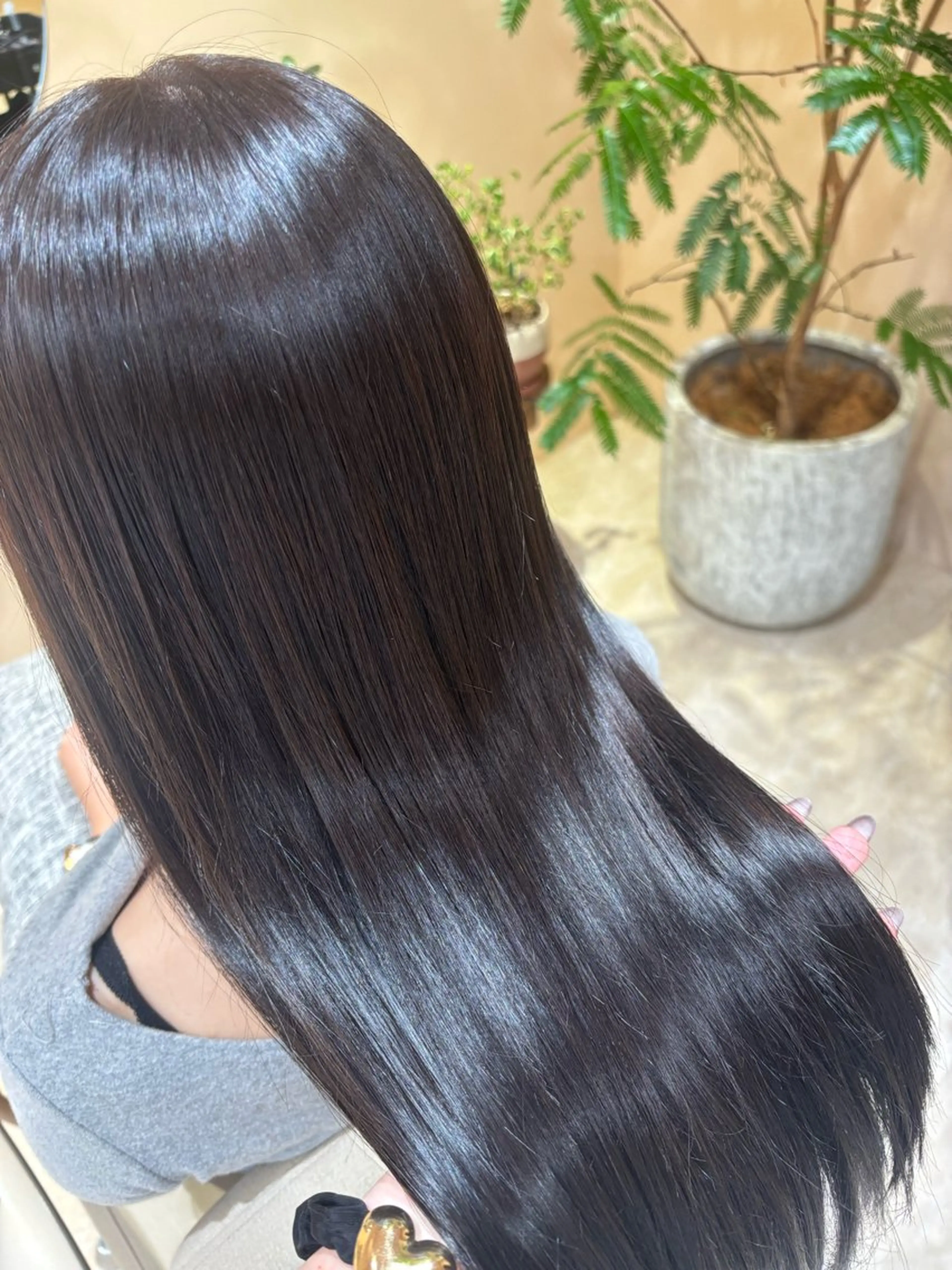 セミロング 𝘬𝘢𝘳𝘪𝘯 . 𝘦𝘮𝘶のヘアスタイル