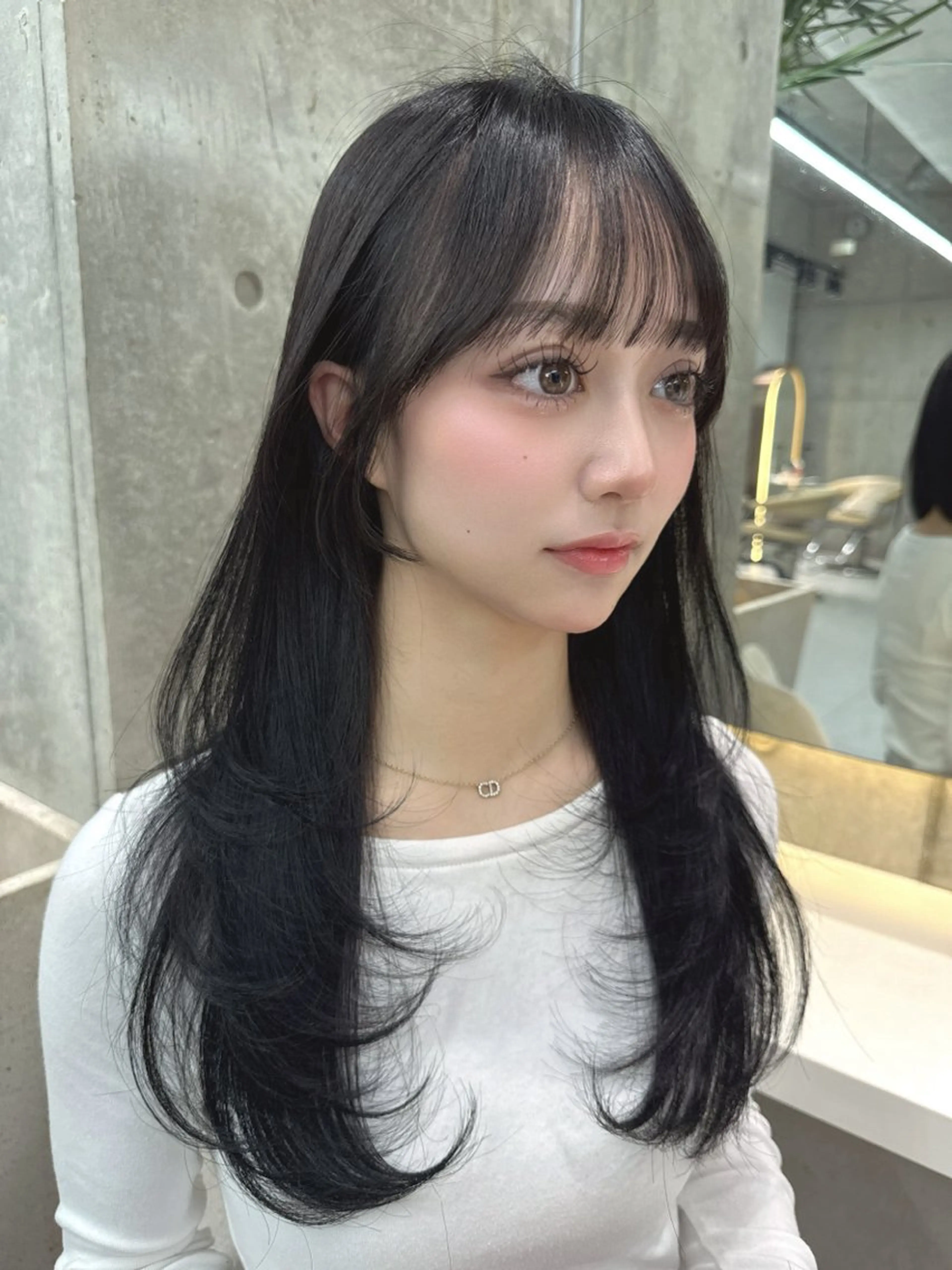 セミロング カラー カット ヘアカラー トリートメント shion 透明感カラーのヘアスタイル