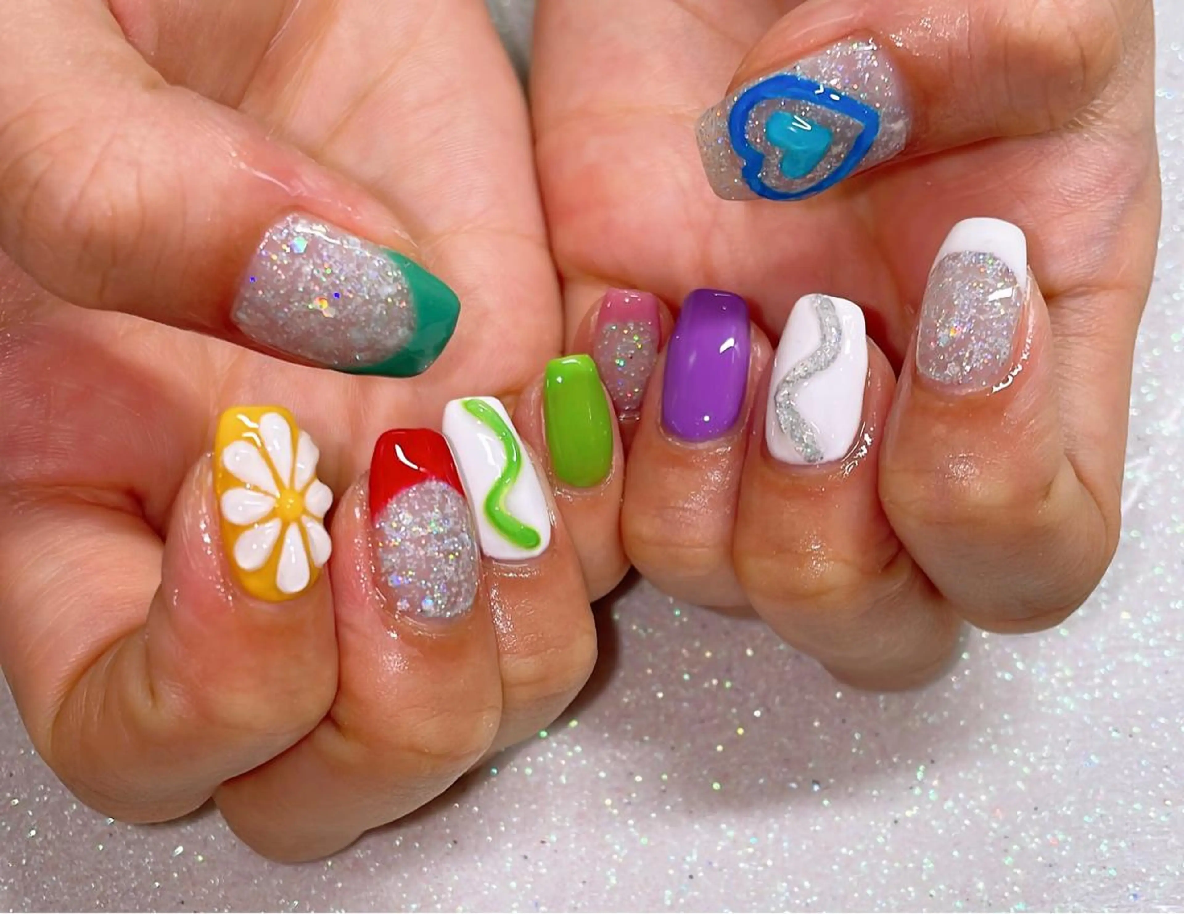 ネイル ハンドネイル VIERU 🌈🎀💖のネイルデザイン