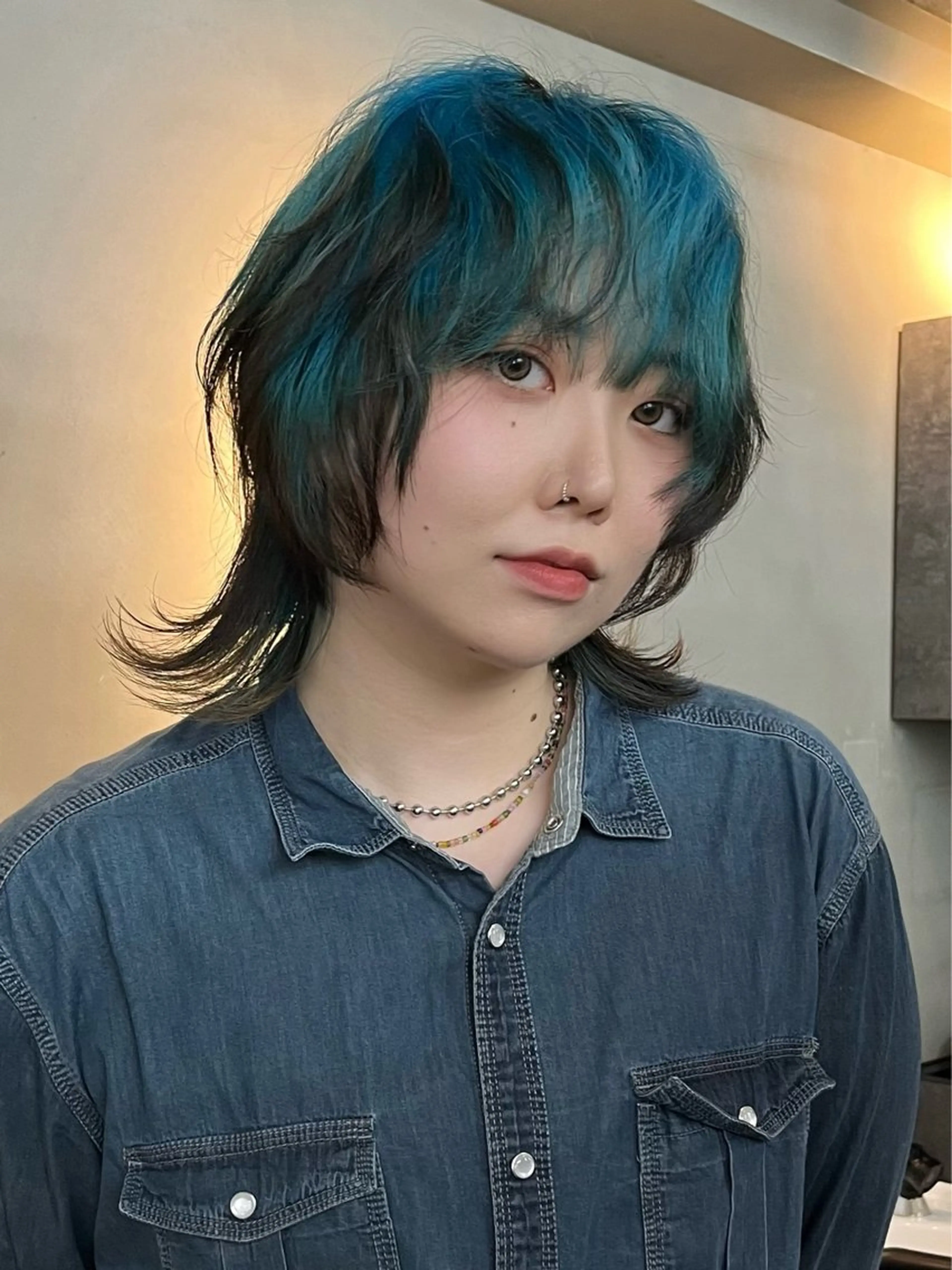 ミディアム カラー イツク ⚡️ ルーツ/ハイトーンのヘアスタイル