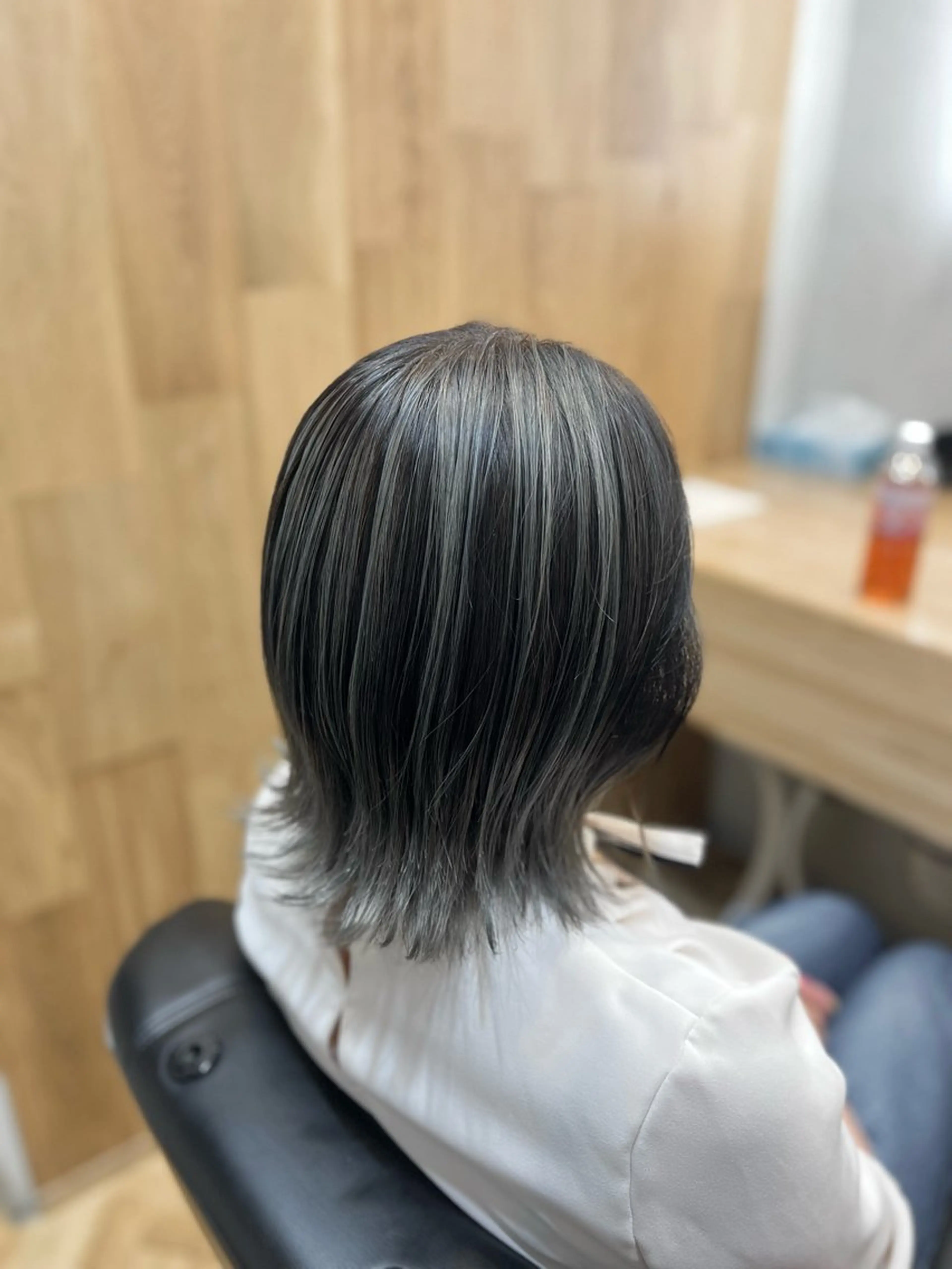 ショート カラー バレイヤージュ シルバー レイヤーカット 多賀 順平のヘアスタイル