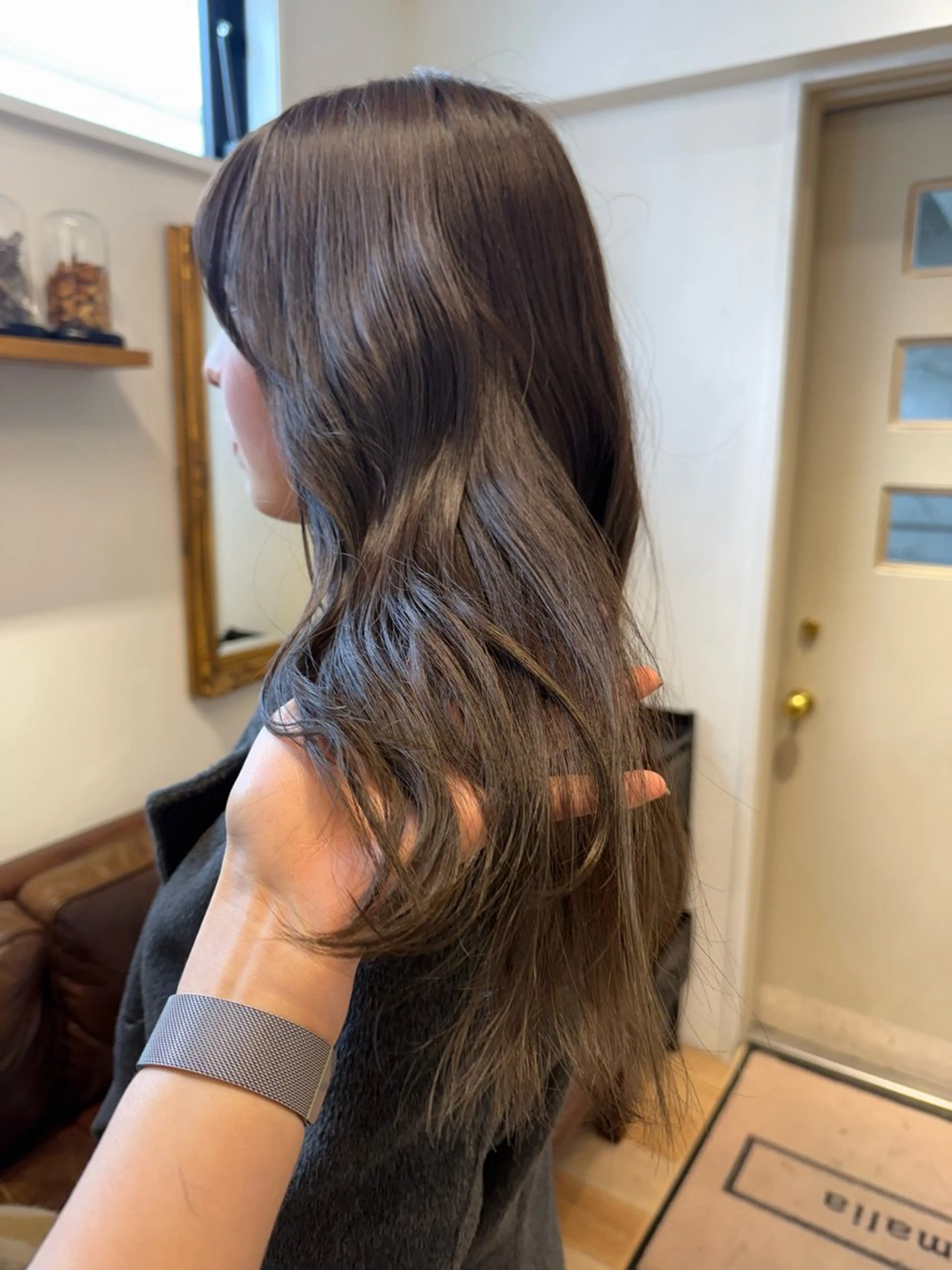 ロング カラー ミルクティー× グレージュMOMOのヘアスタイル