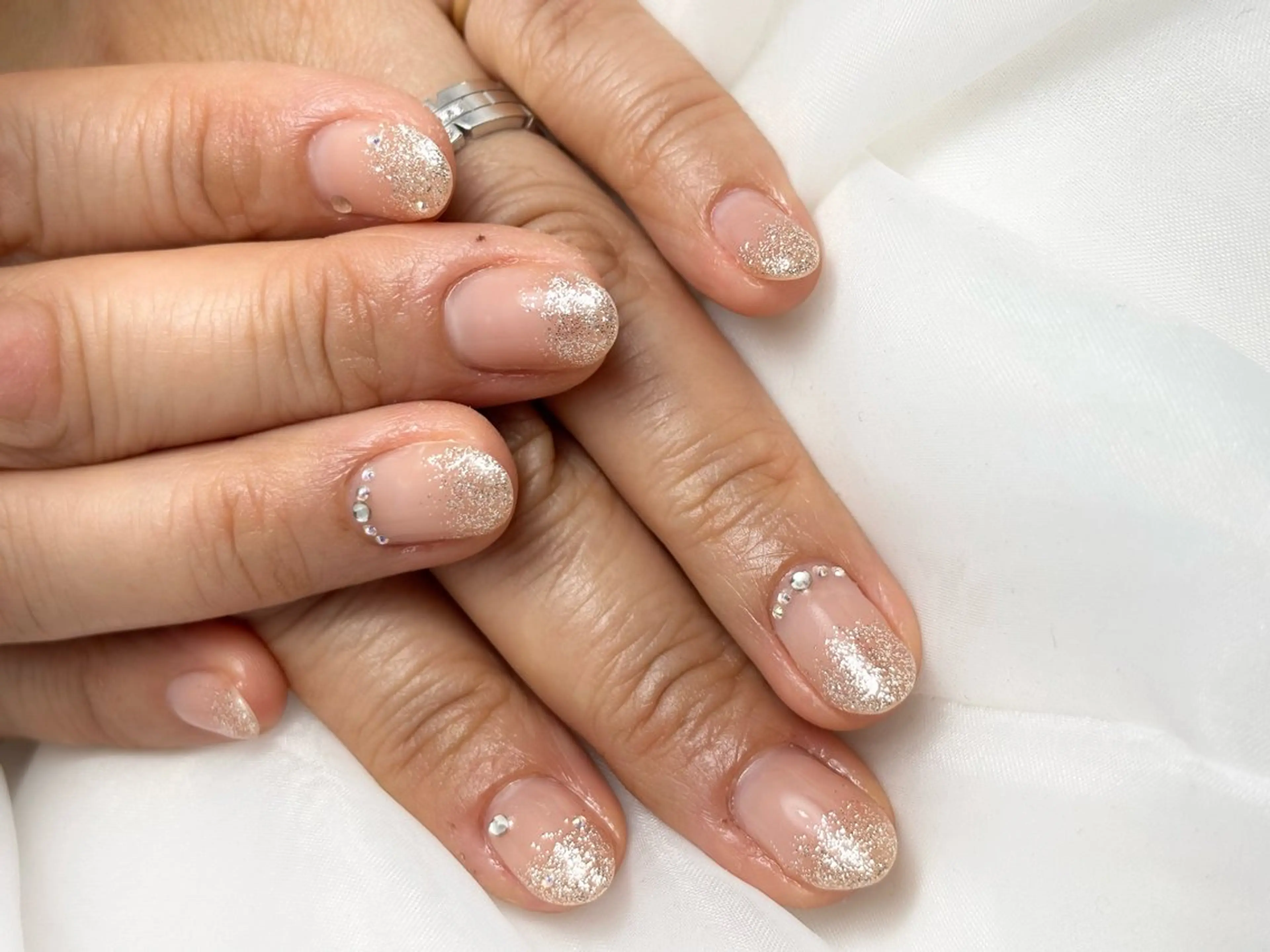 ネイル ラメ(グリッター) ニュアンスネイル MIKA ♡の眉毛・アイブロウイメージ