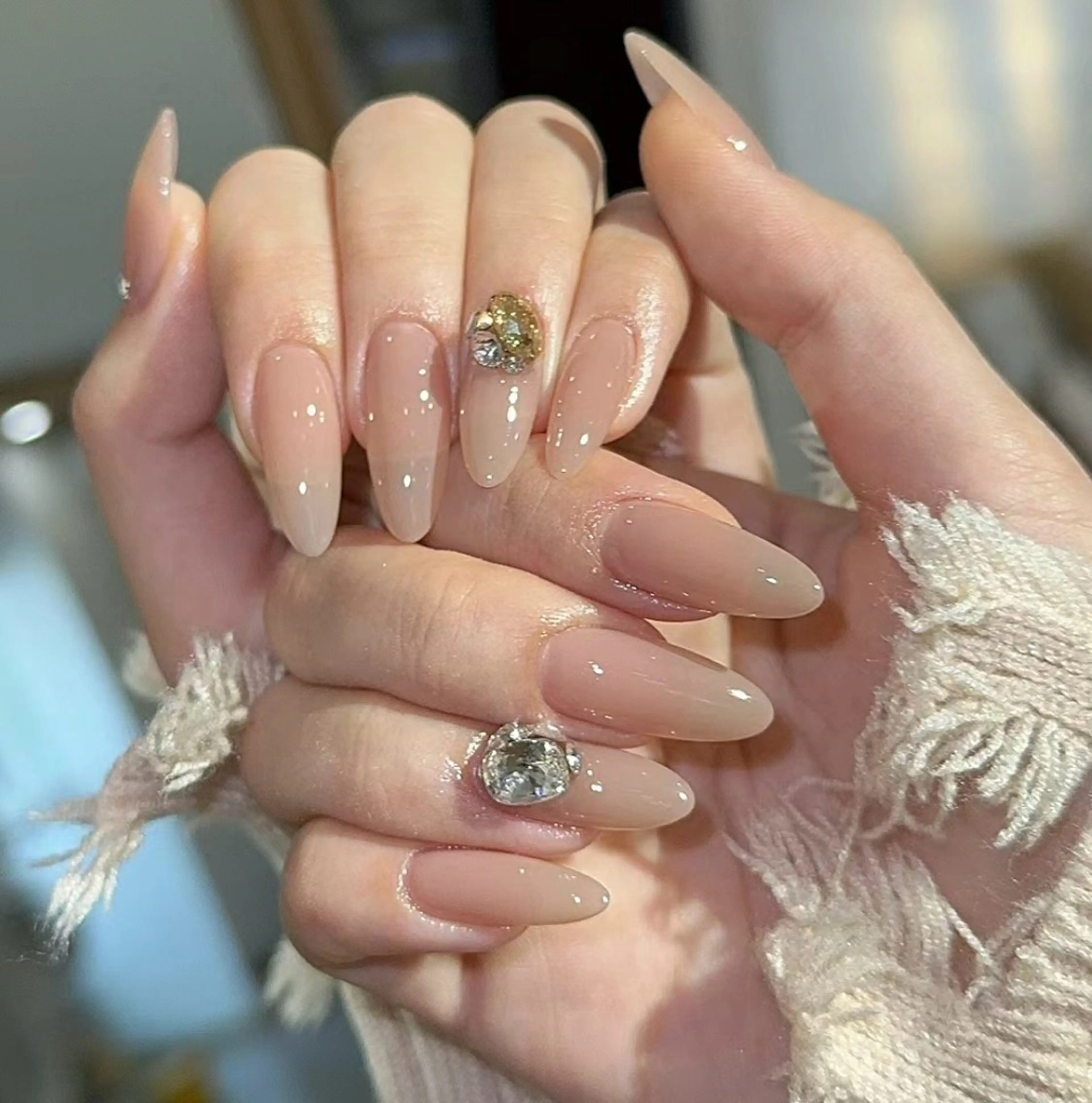 【オフ無し、ケア付】豪華❣️ビジューネイルや埋め尽くし2本、色変更🉑の写真