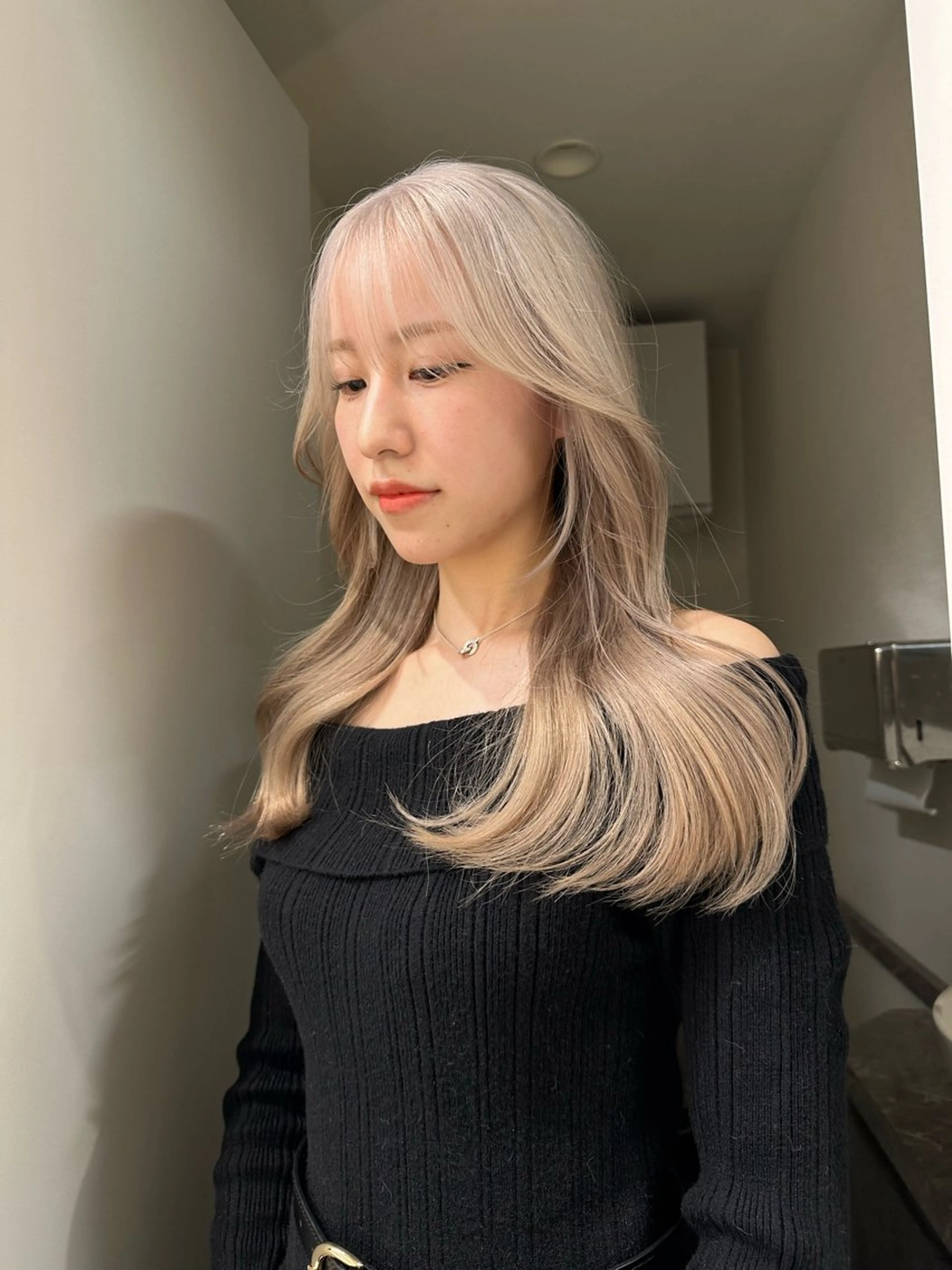 ロング 髪質改善 韓国風ヘア カット ヘアカラー トリートメント レイヤーカット 透明感カラーのヘアスタイル