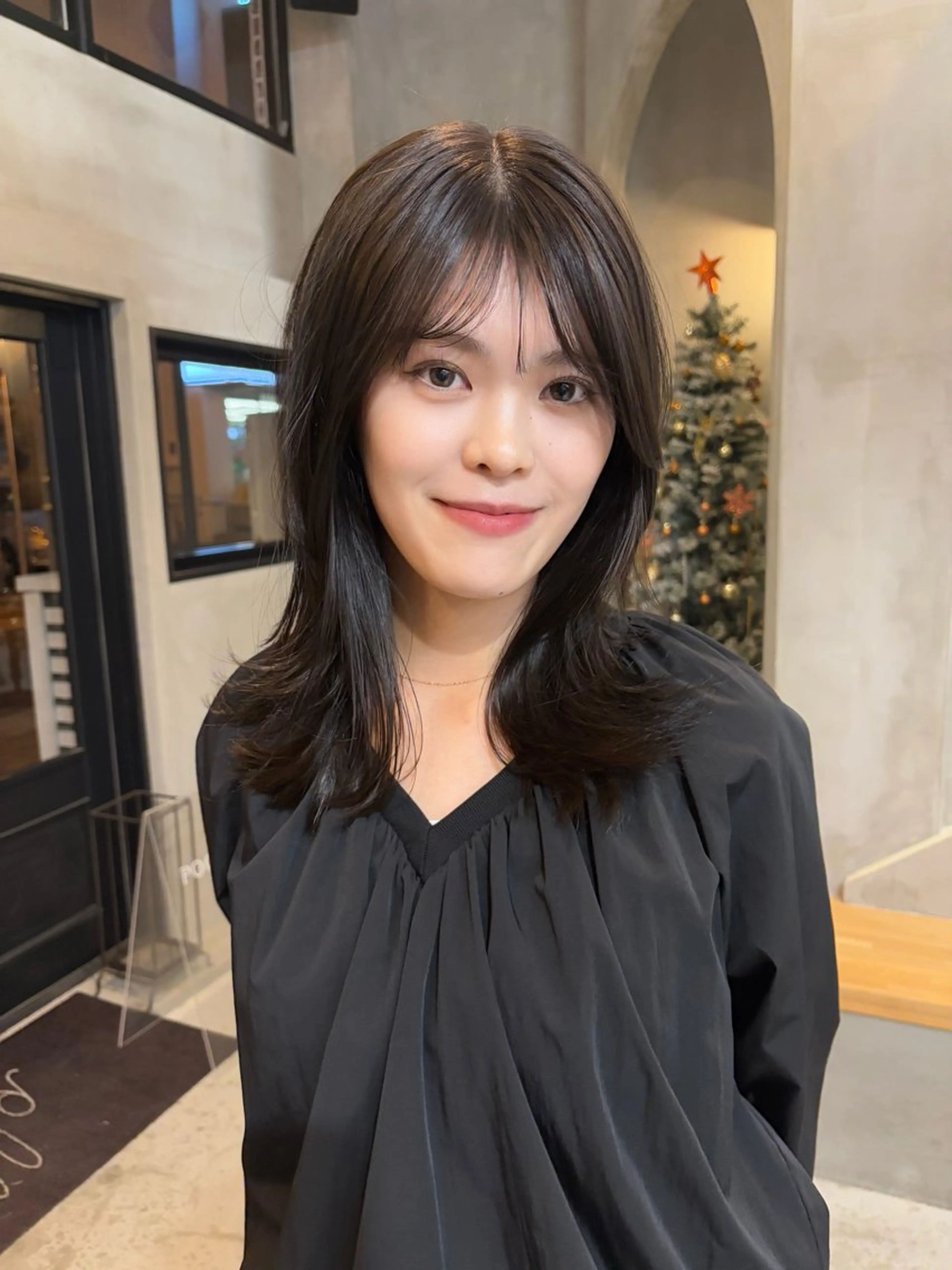 ミディアム カラー オリーブグレー 小西 萌々香のヘアスタイル