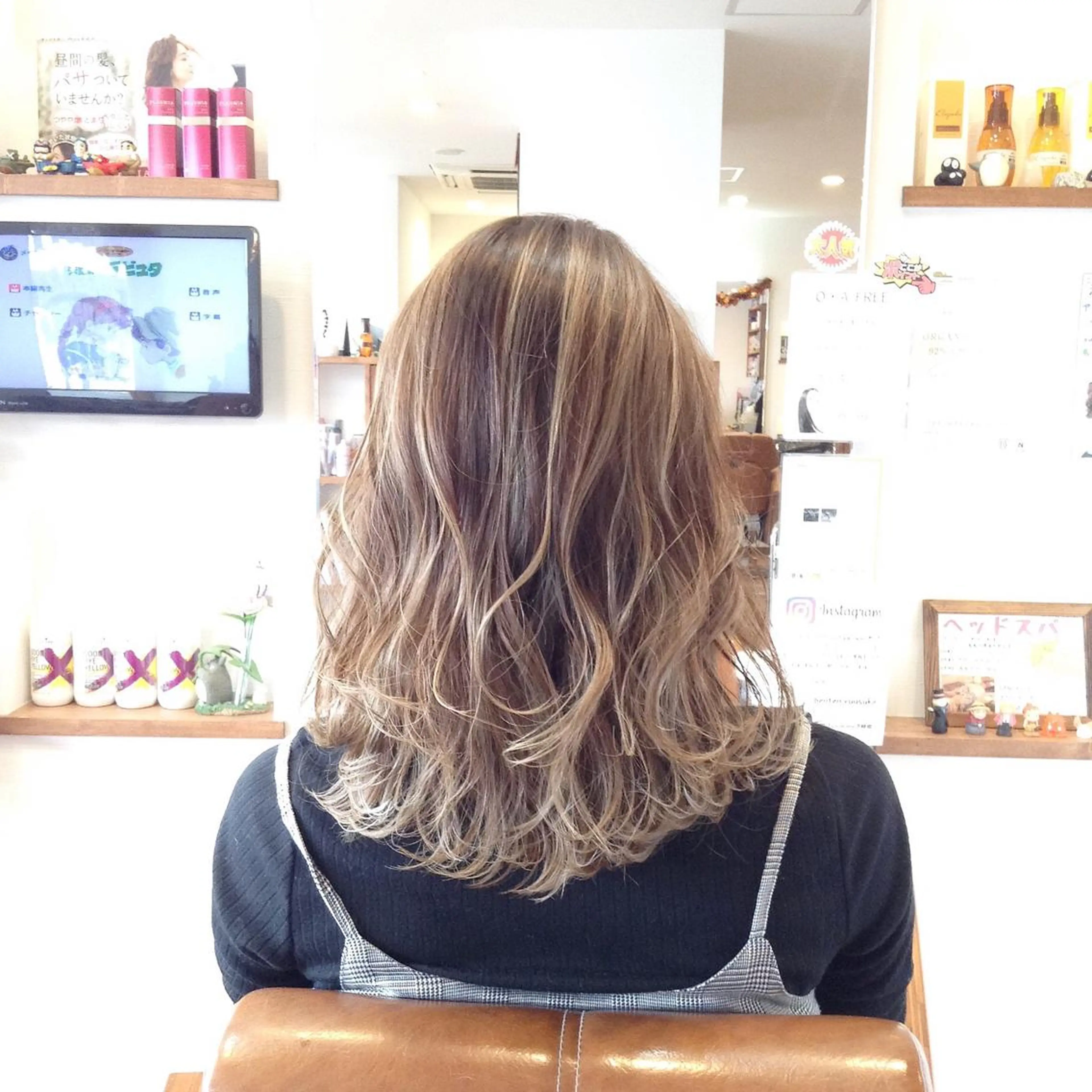 ミディアム カラー アディクシーカラー ダブルカラー ハイライトカラー イルミナカラー 3Dハイライト カット ヘアカラー トリートメント 辨天 勇介のヘアスタイル