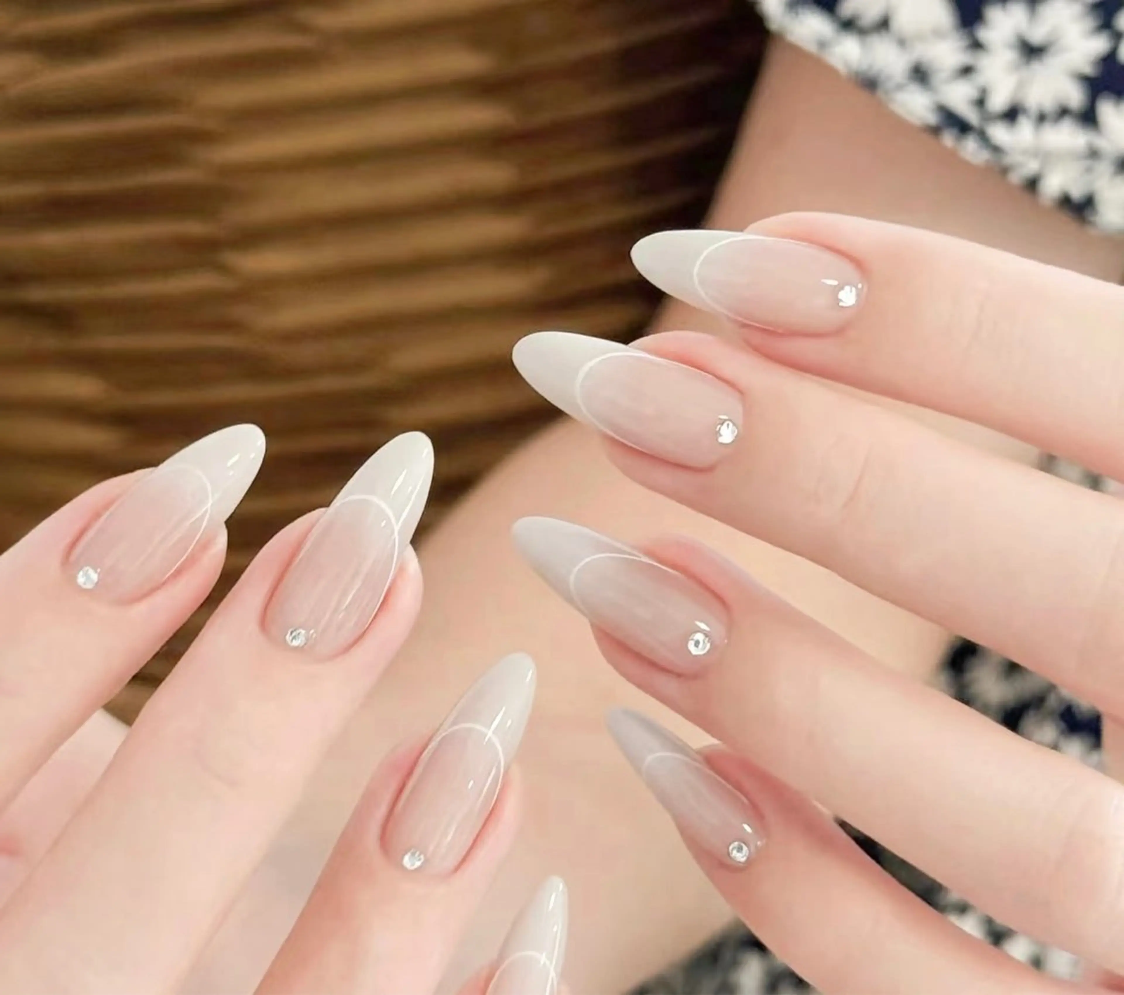 ネイル フレンチネイル ジェルネイル ガーリー グラデーション キラキラネイル Liora nail スカルプ専門店のネイルデザイン