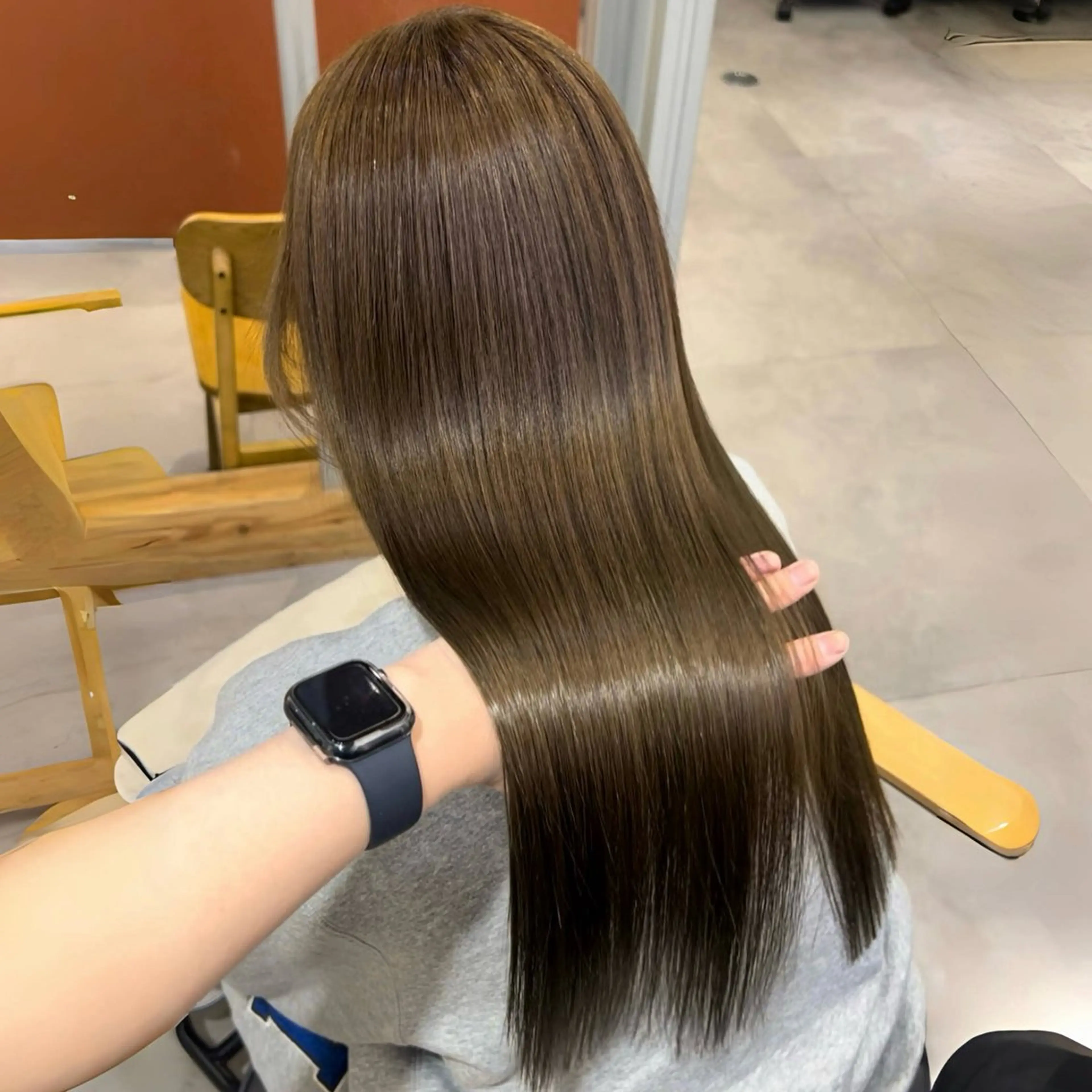 ロング カラー パーマ アッシュ アッシュグレー アッシュグレージュ ベージュカラー 黒髪 カット ヘアカラー トリートメント akira｜ 透明感ベージュ｜梅田のヘアスタイル