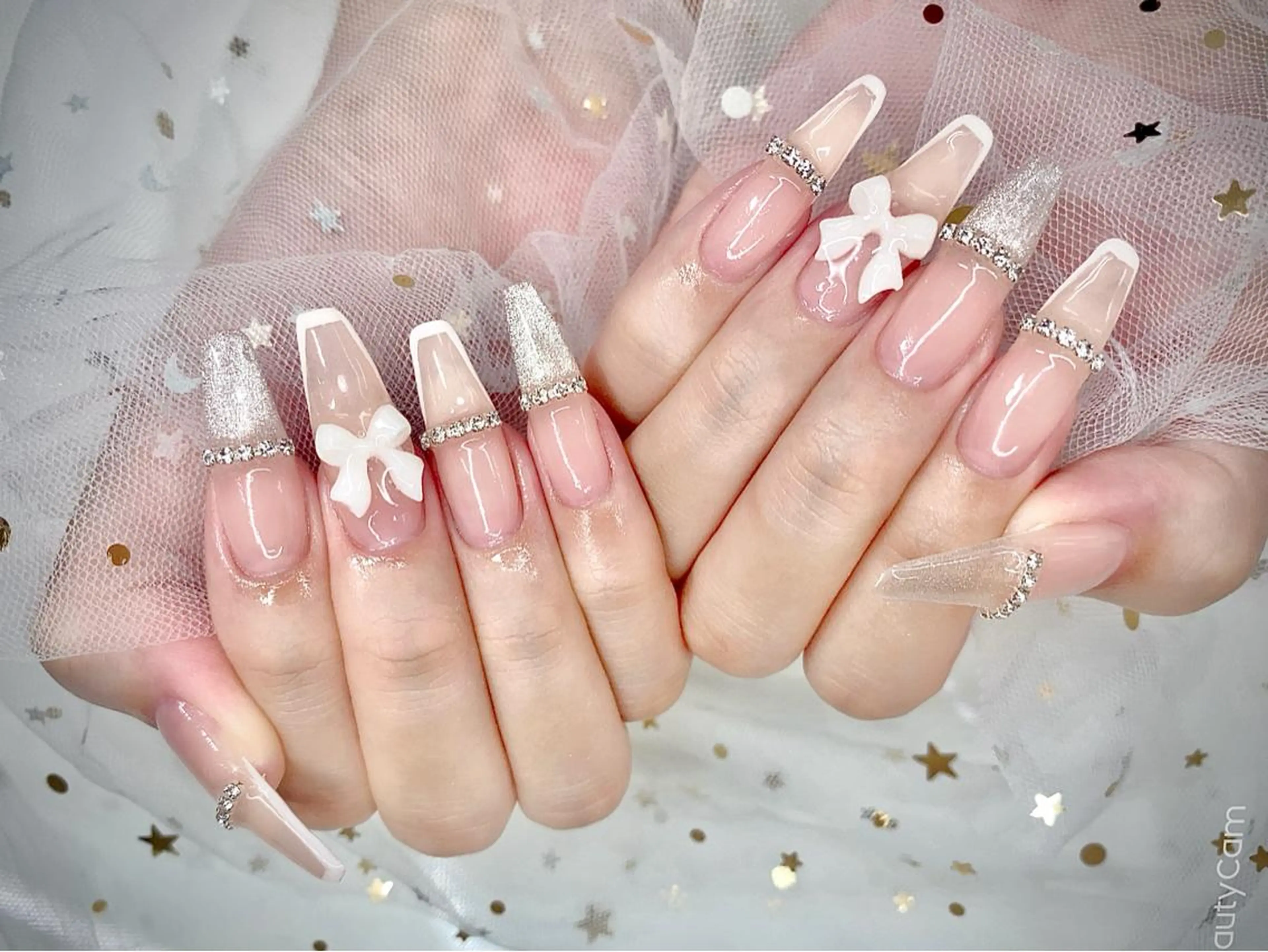 ネイル ハンドネイル I-nailロング /ワンホン/キラキラのネイルデザイン