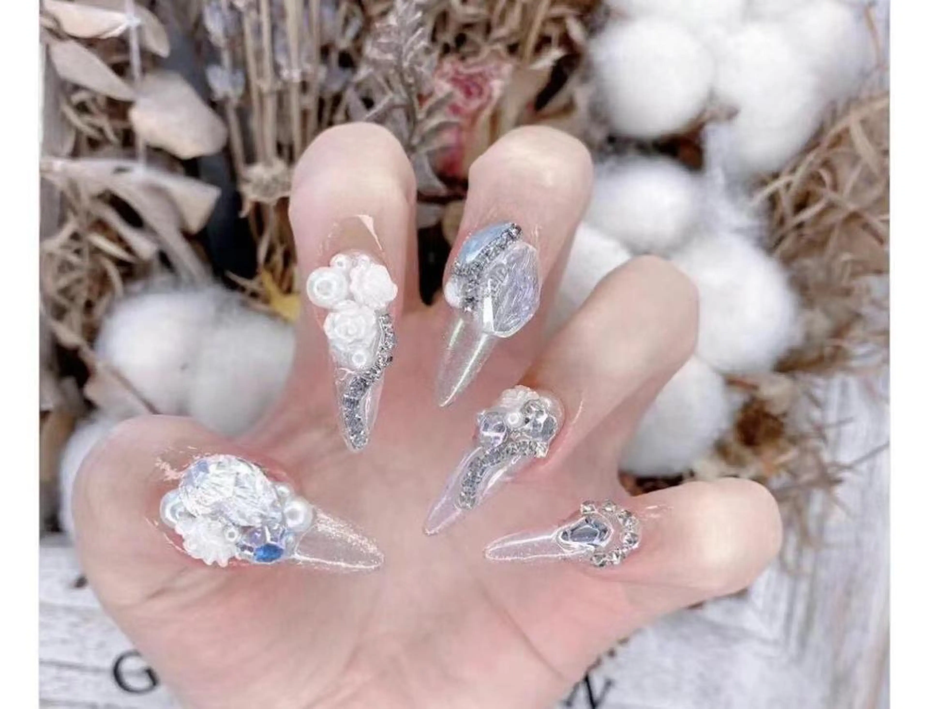 ネイル ホワイト babarla Nailのネイルデザイン