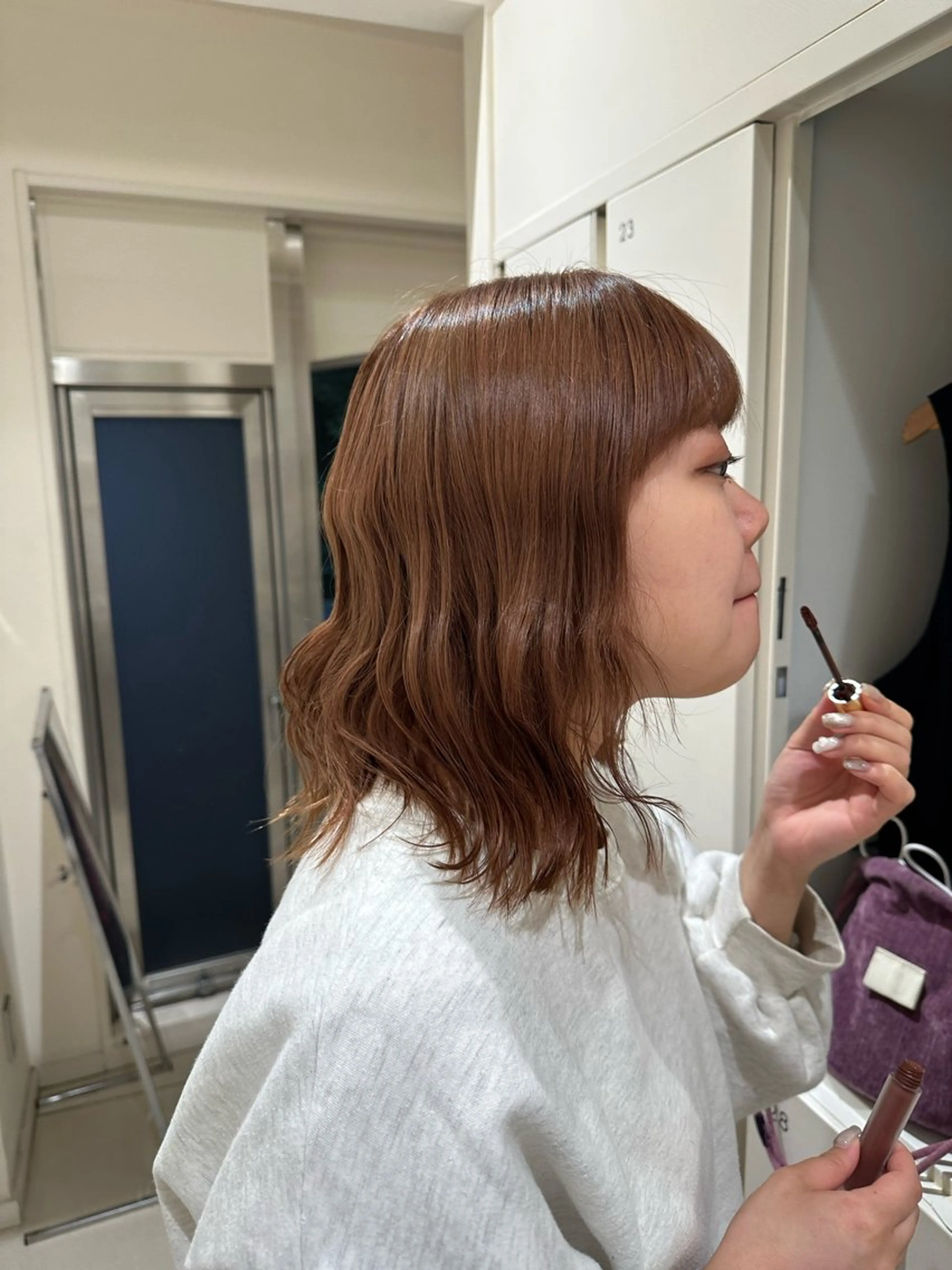 ミディアム カラー タイトボブ個性派カラ ーAKANEのヘアスタイル