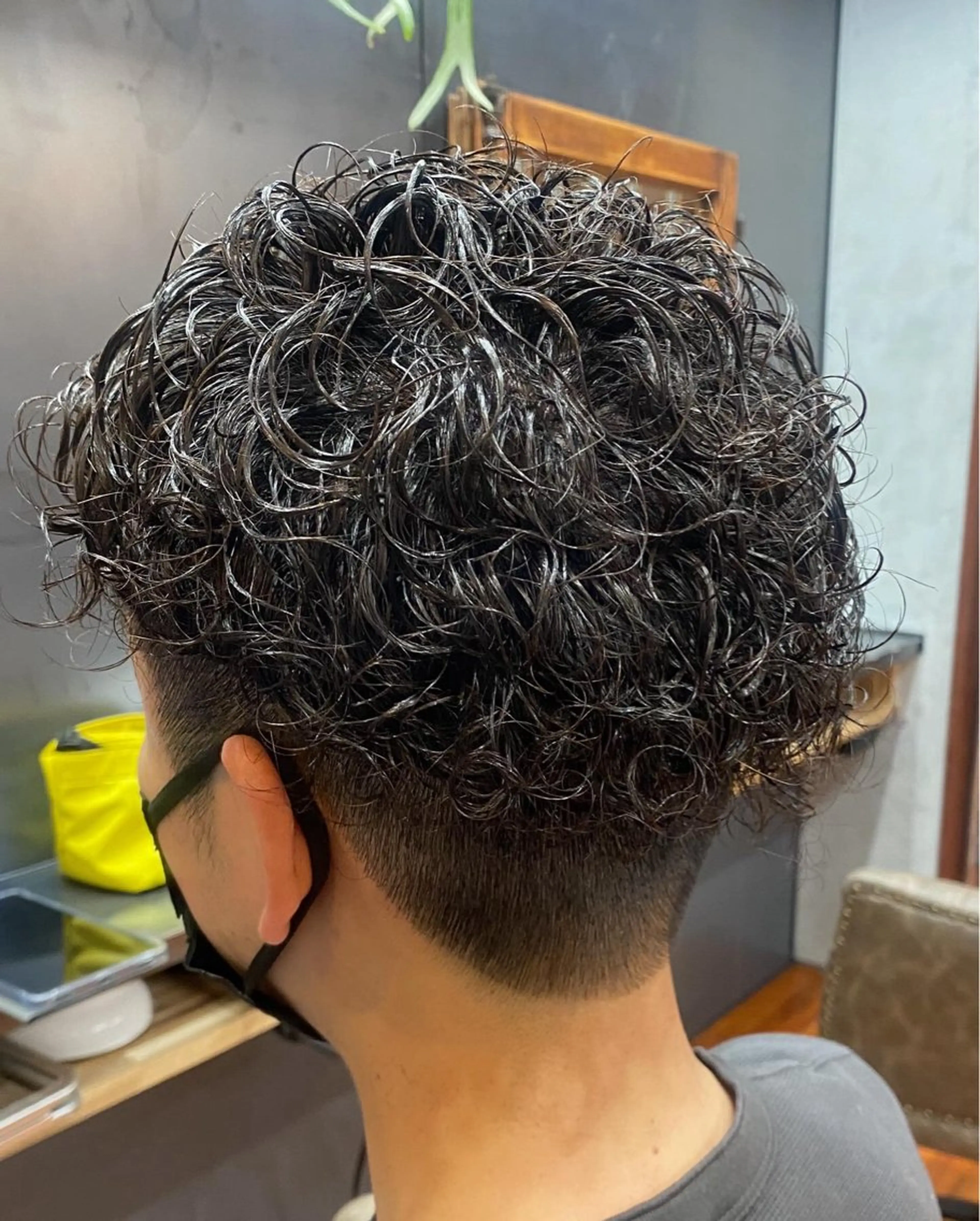 ショート パーマ メンズ メンズパーマ ツーブロック 烏山 達也のヘアスタイル