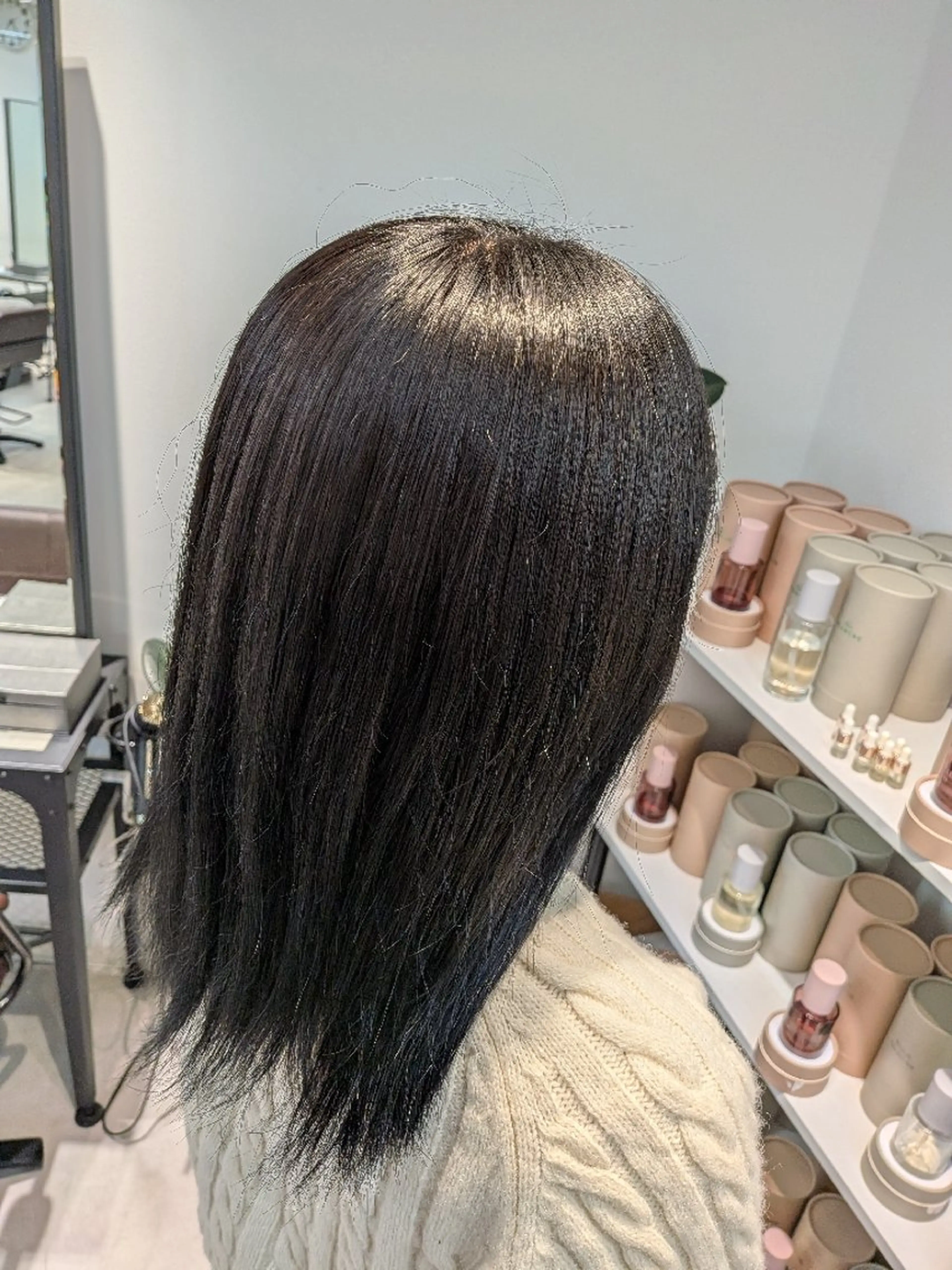 カラー 黒髪 ブルーカラー ブルーブラック ヘアカラー トリートメント 八木琉河/ハイトーン ブリーチ/艶髪カラーのヘアスタイル