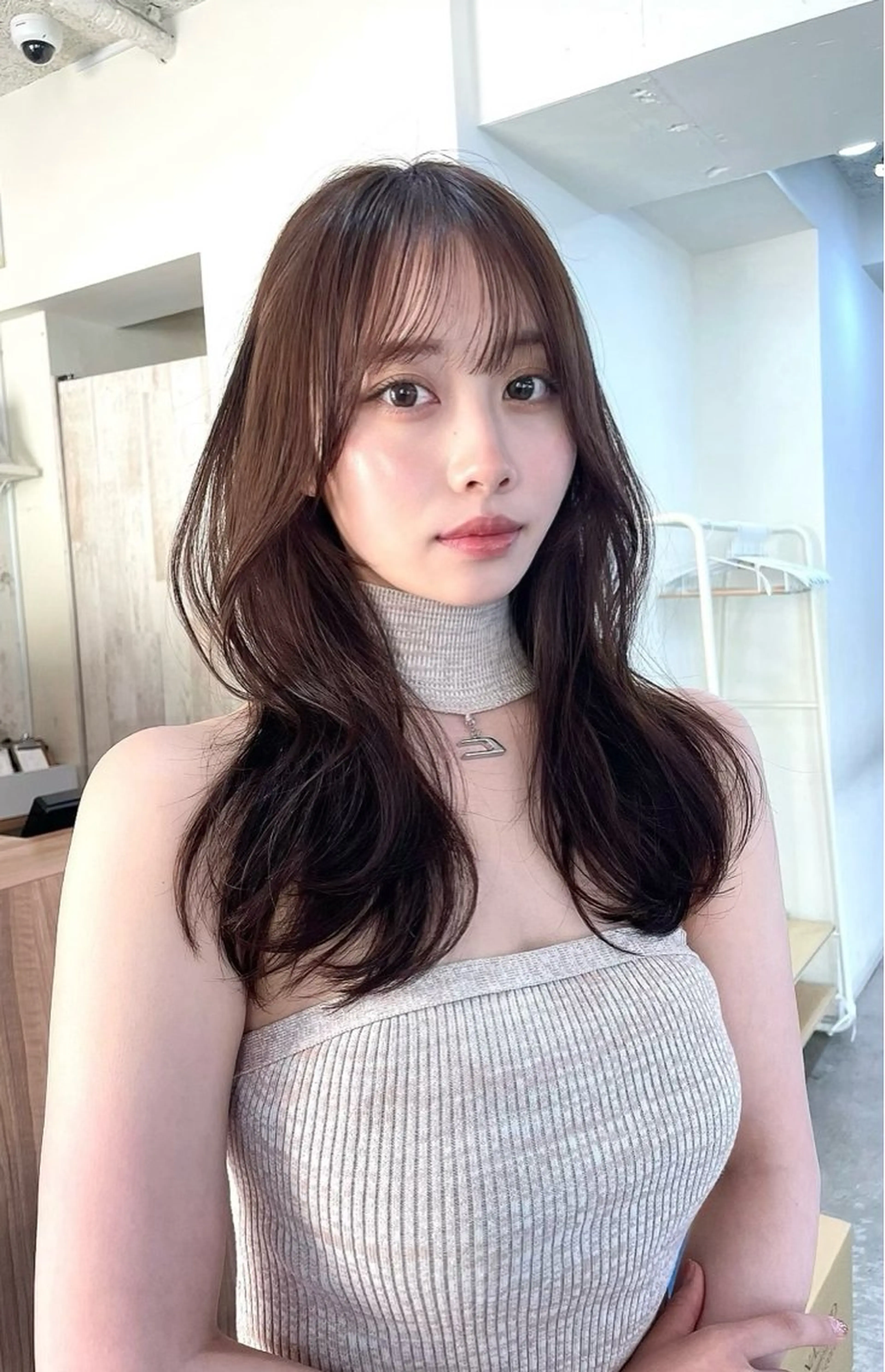 ミディアム カラー ミディアムレイヤー ベージュカラー 透明感カラー オリーブベージュ 顔周りカット カット ヘアカラー トリートメント TOI所属・内野   龍海 / レイヤーカットのヘアスタイル