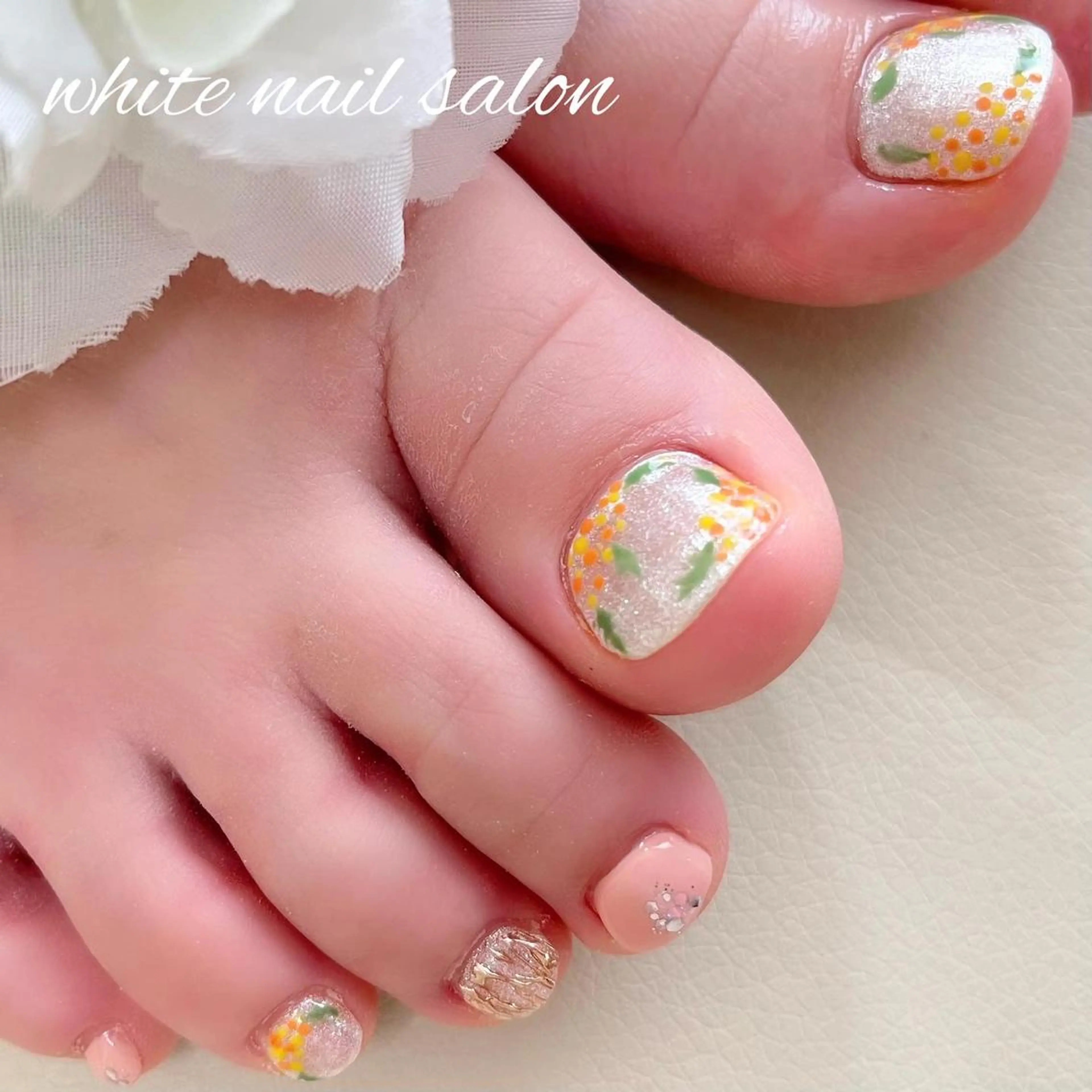 ネイル フットネイル ジェルネイル ハードジェル ラメ(グリッター) 持ち込み フットネイル white nail salonのネイルデザイン