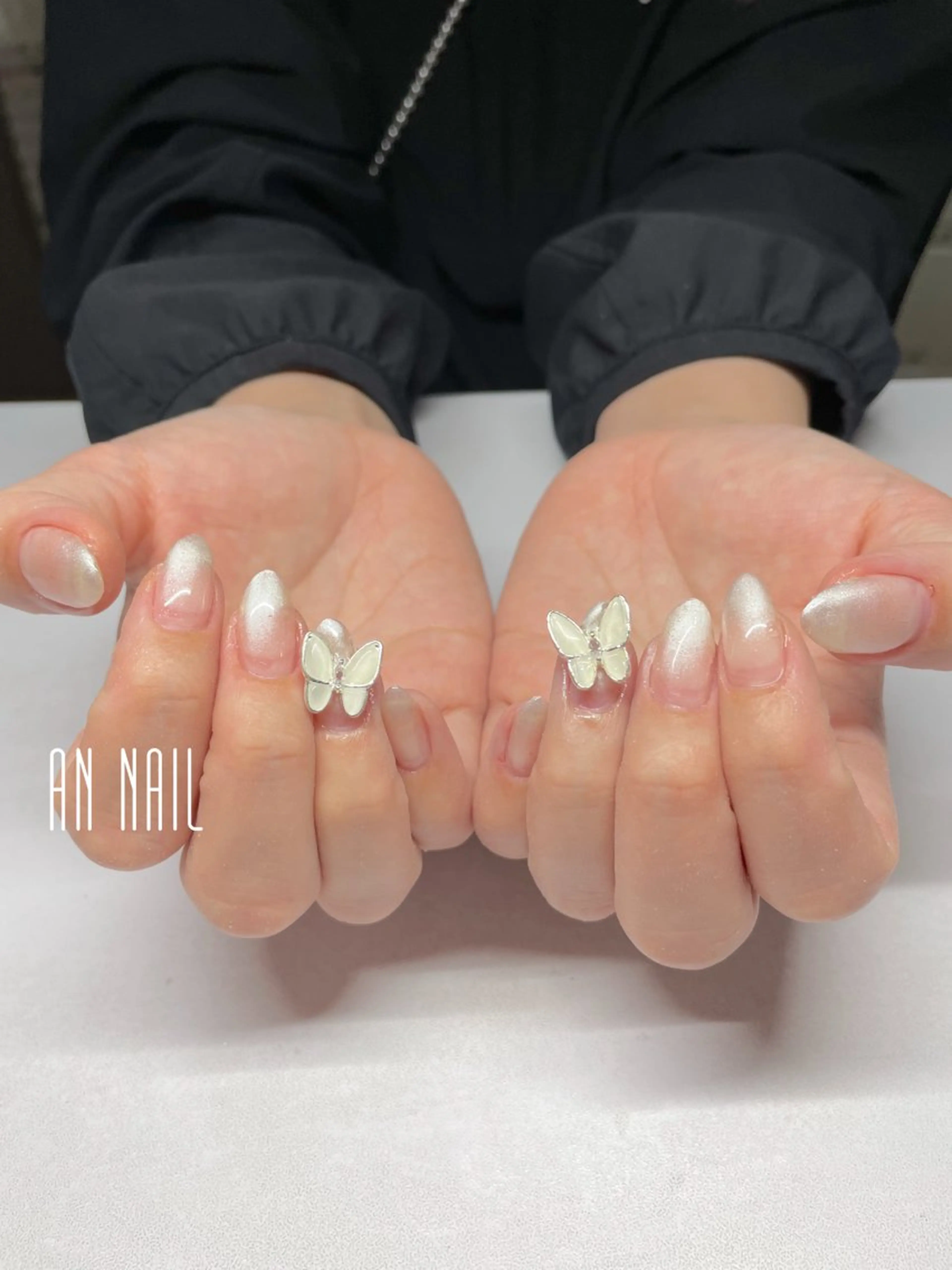 ネイル グラデーション ホワイト ハンドネイル AN Nailのネイルデザイン