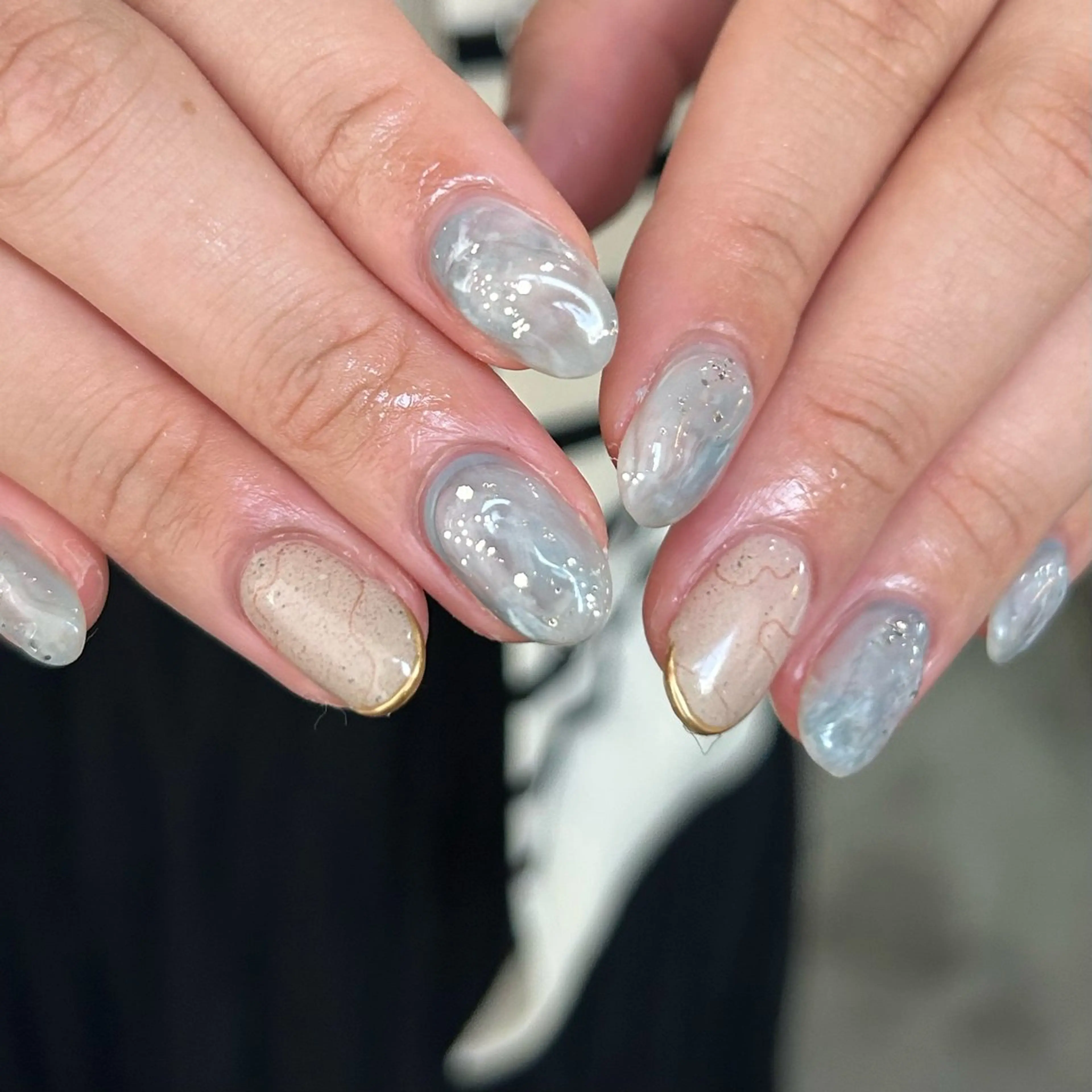 ネイル 水色 ニュアンスネイル ハンドネイル scré as Ételのネイルデザイン