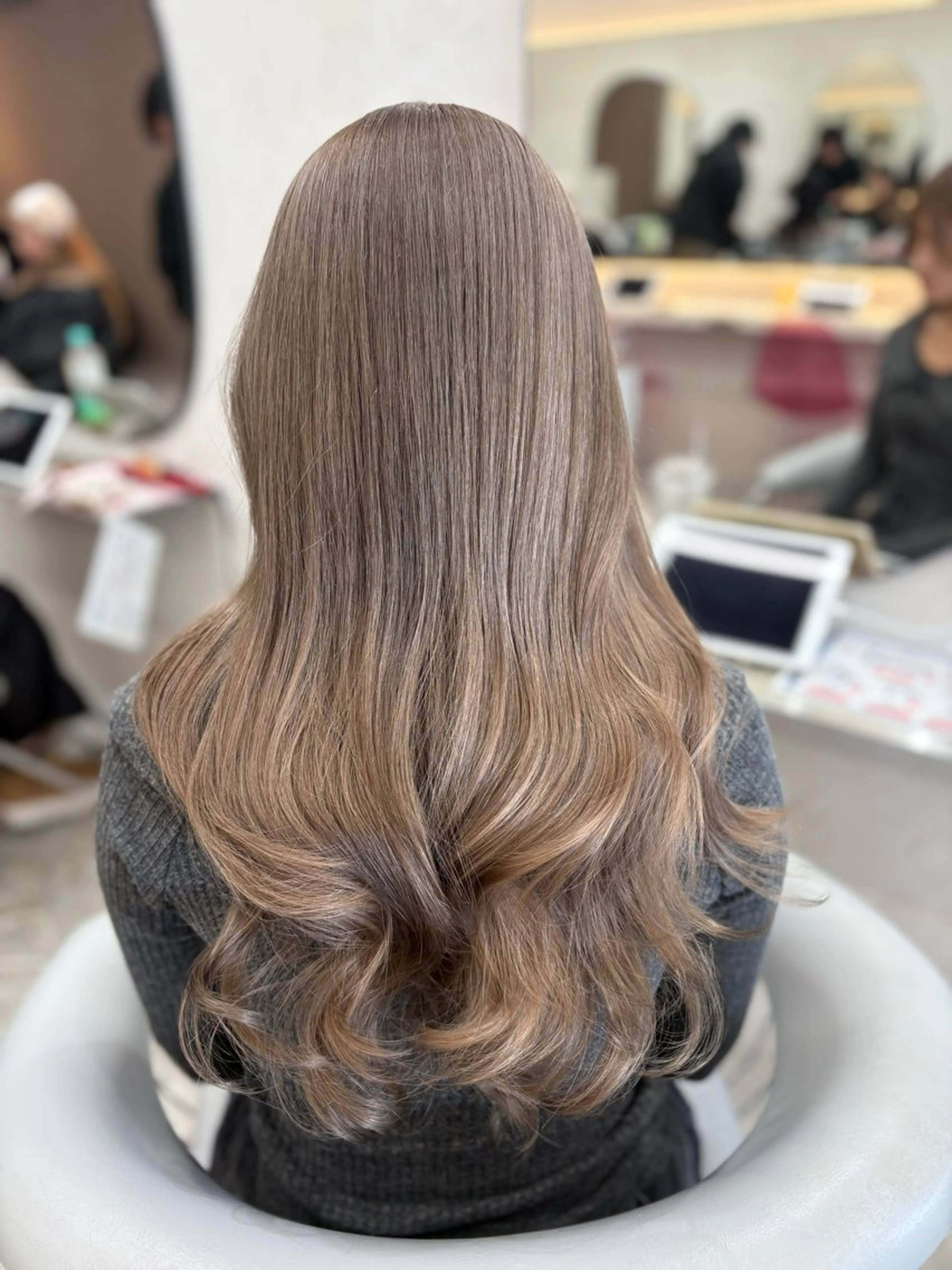 ロング カラー ベージュカラー ブリーチ ケアブリーチ ダブルカラー グレージュ 新宿/韓国ヘア 中明度カラー/かやのヘアスタイル