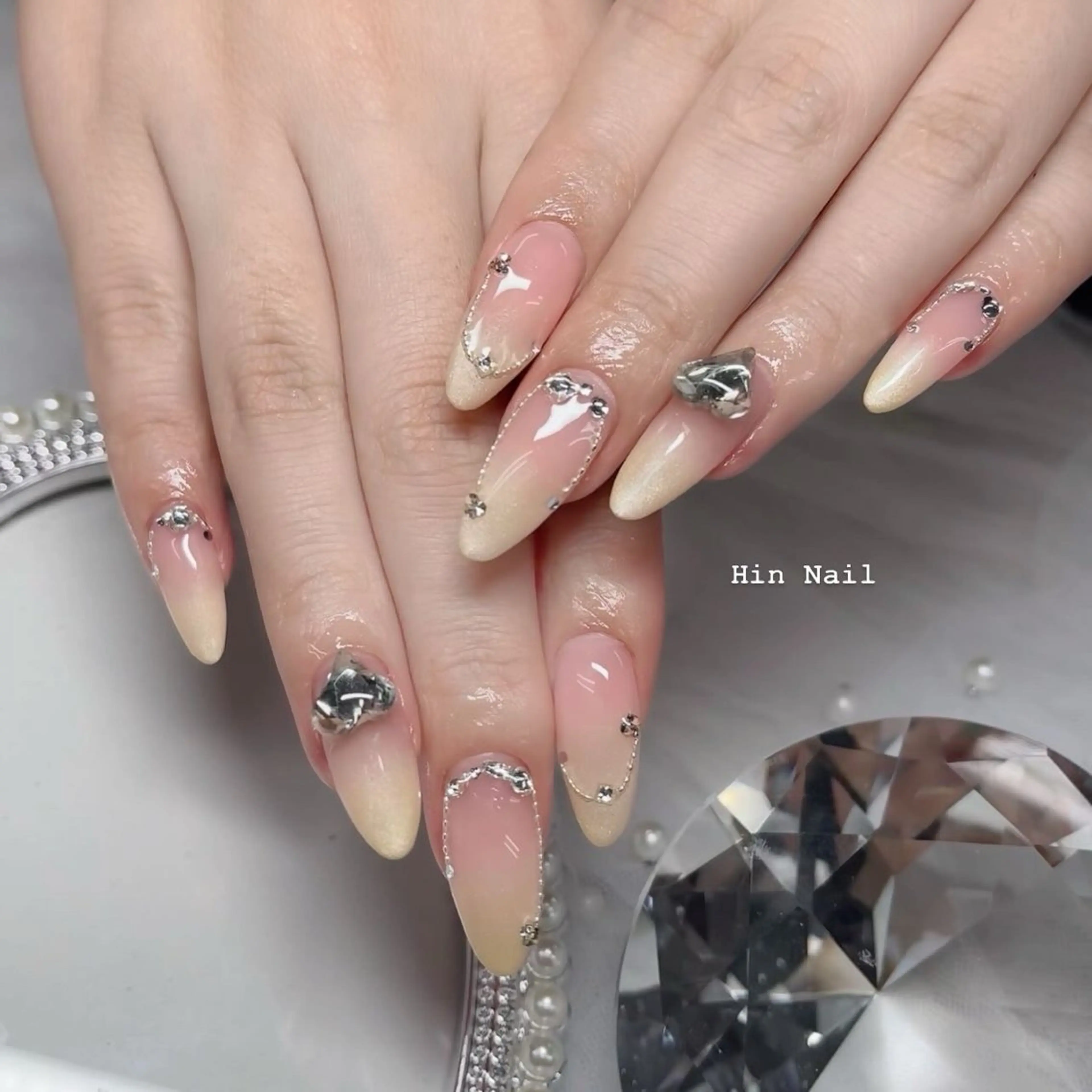 ネイル ハンドネイル HIN NAILのネイルデザイン