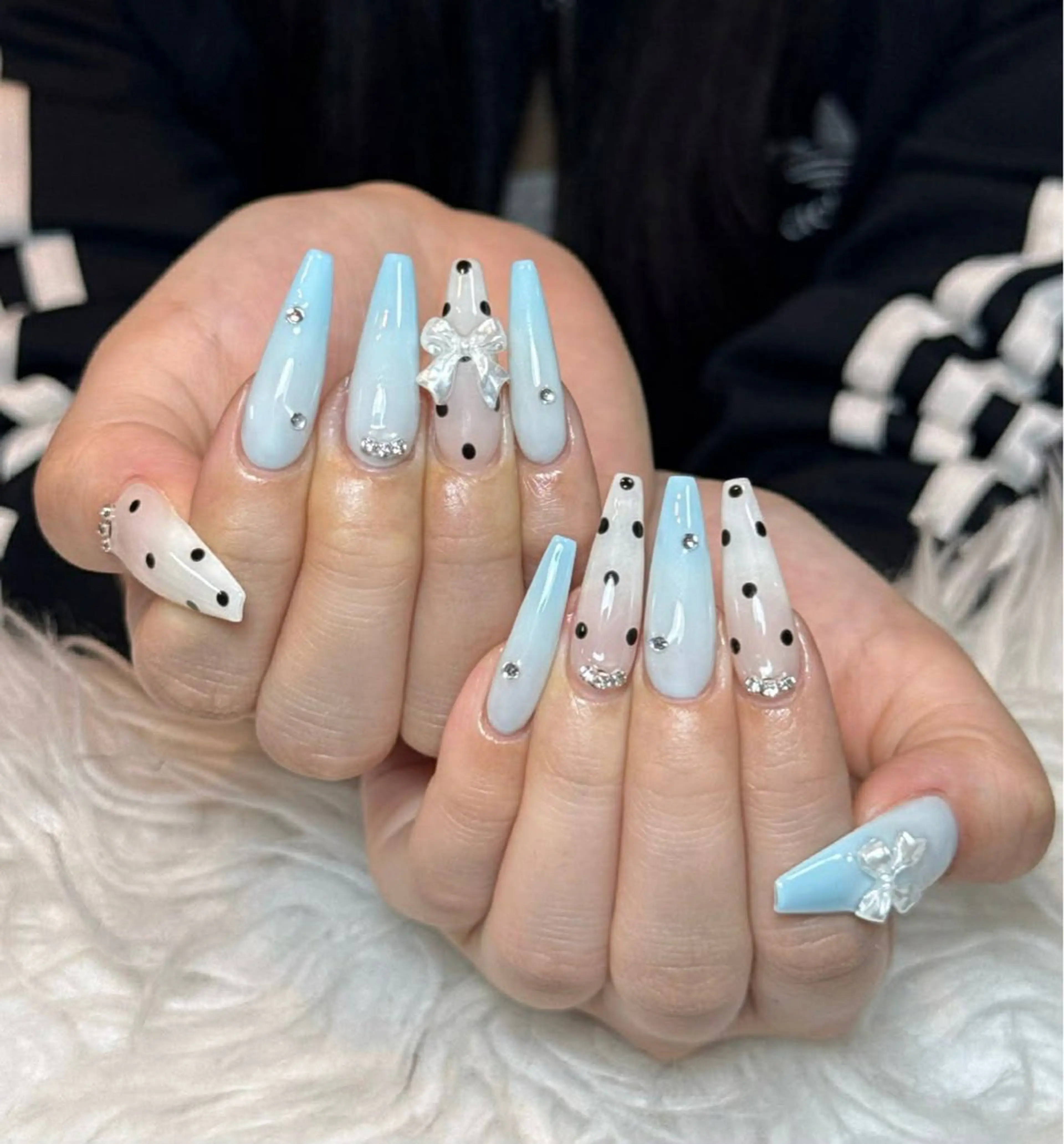 ネイル チークネイル ドット フレンチネイル グラデーション ハート Eli Nails 新宿のネイルデザイン