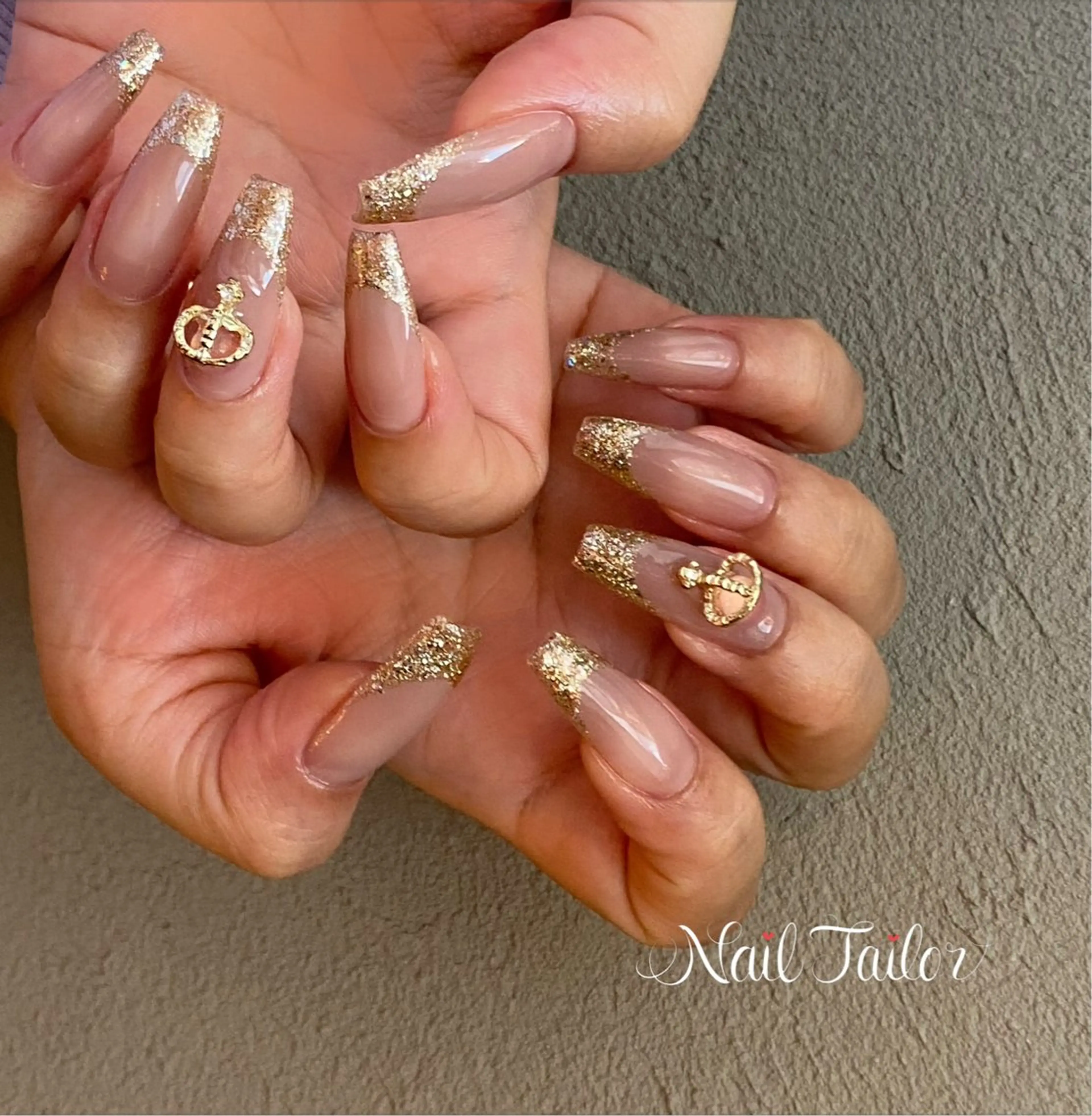 ネイル オーロラネイル 長さ出し フラッシュネイル フレンチネイル ゴールド ハンドネイル NailTailor ネイルテイラーのネイルデザイン