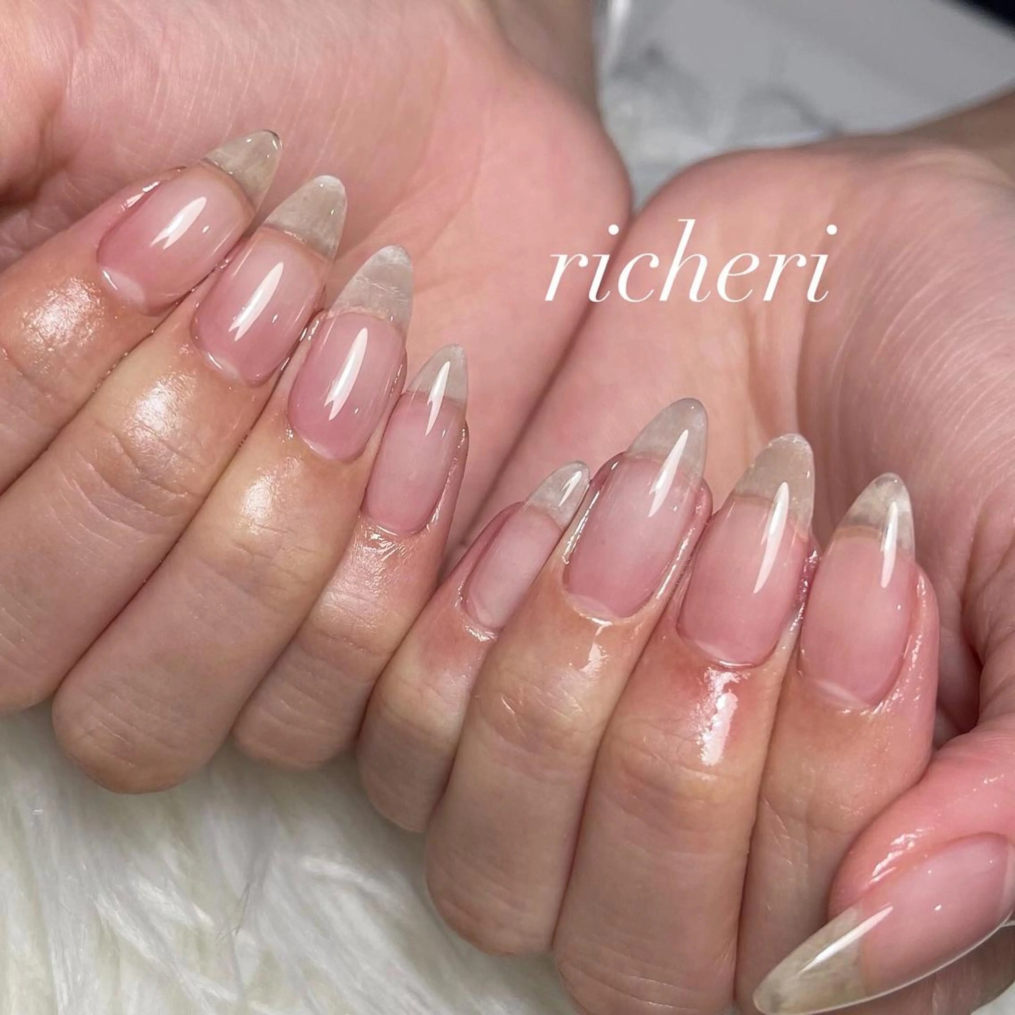ミディアム ネイル 韓国風ヘア アートネイル クリアネイル フレンチネイル ジェルネイル ハンドネイル richeri beautyのエステ・リラクイメージ