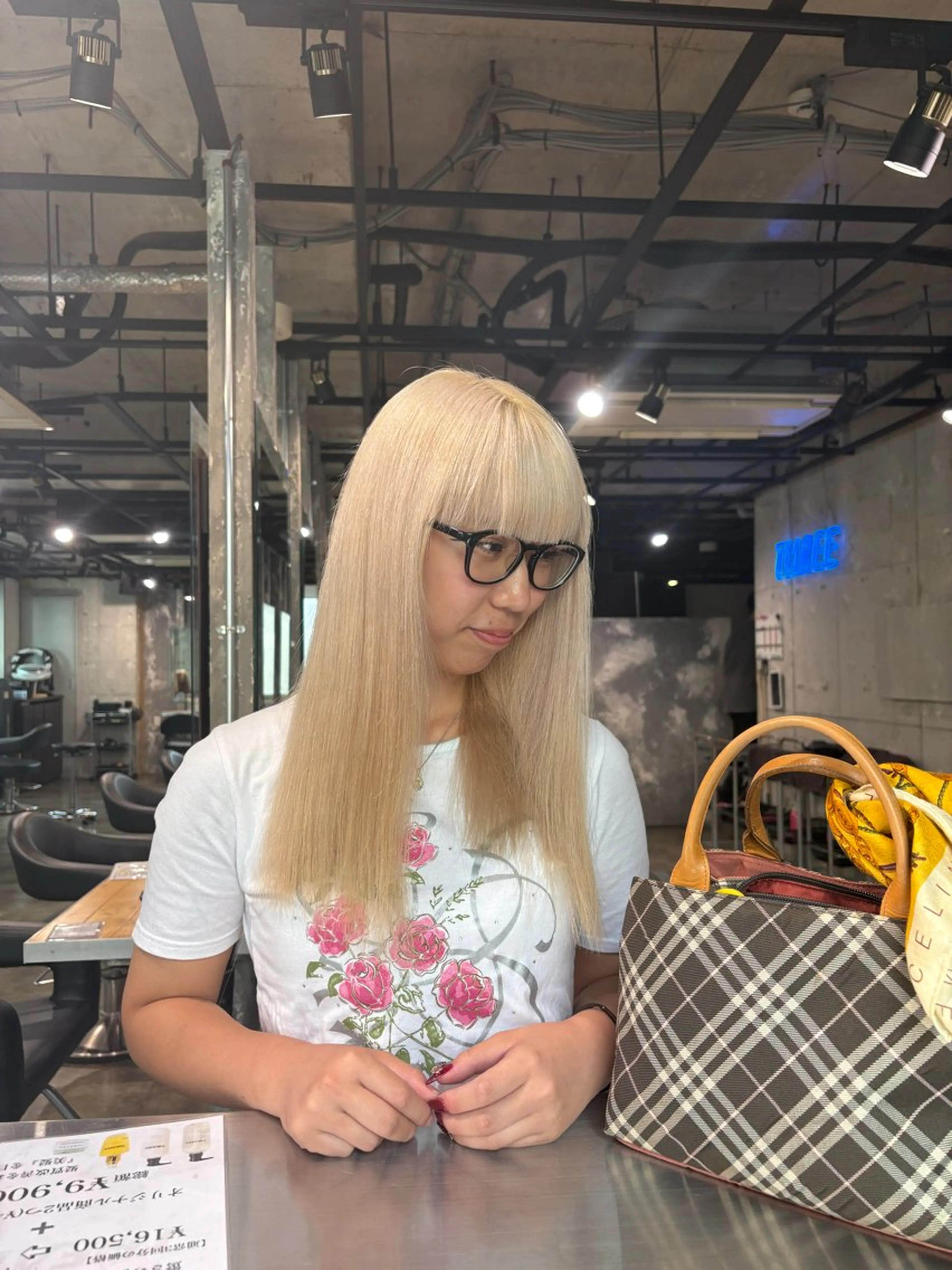 カラー ヘアカラー 透明感ベージュ🤎 ナチュラルレイヤーのヘアスタイル